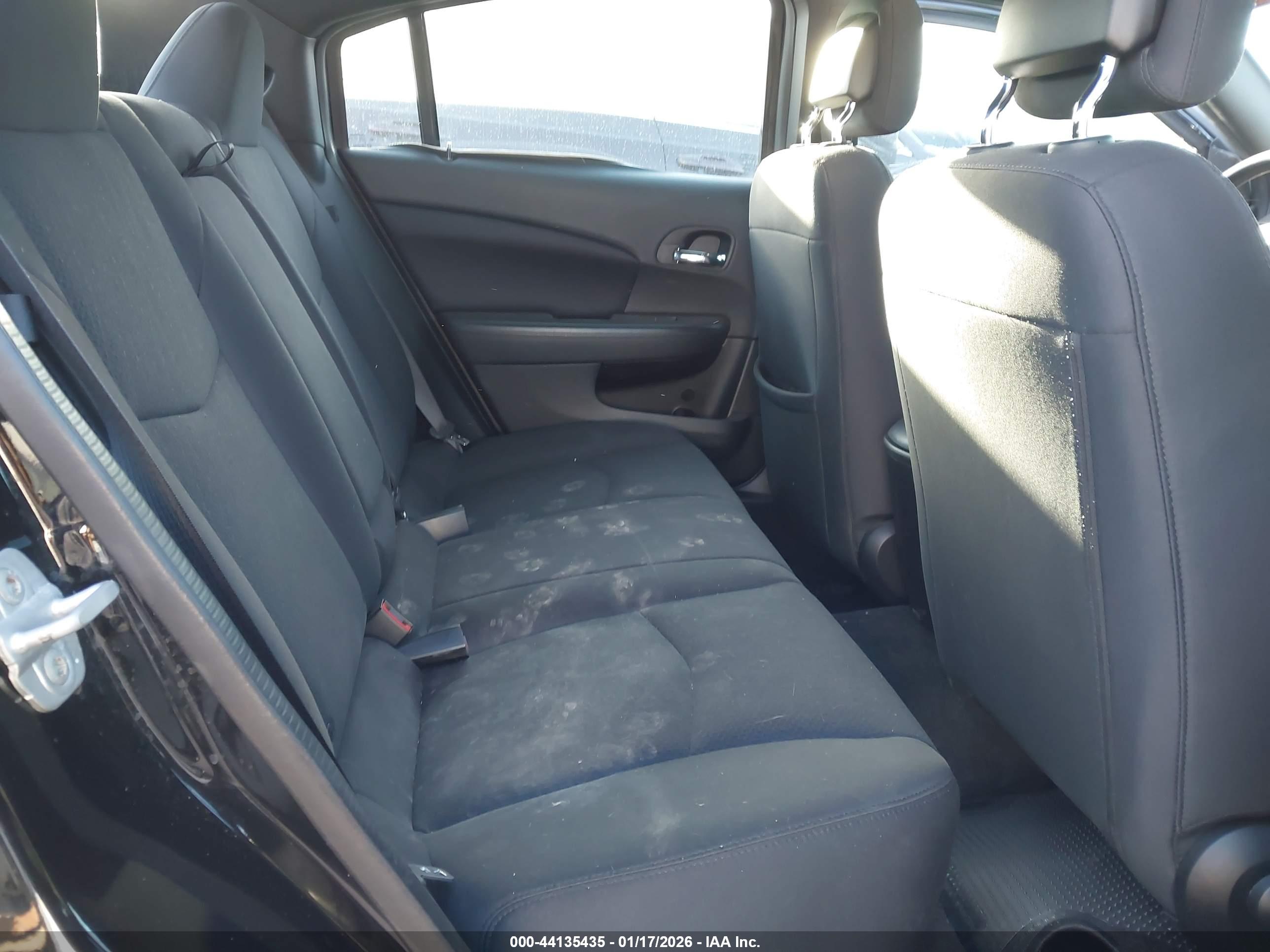 CHRYSLER 200 image 8