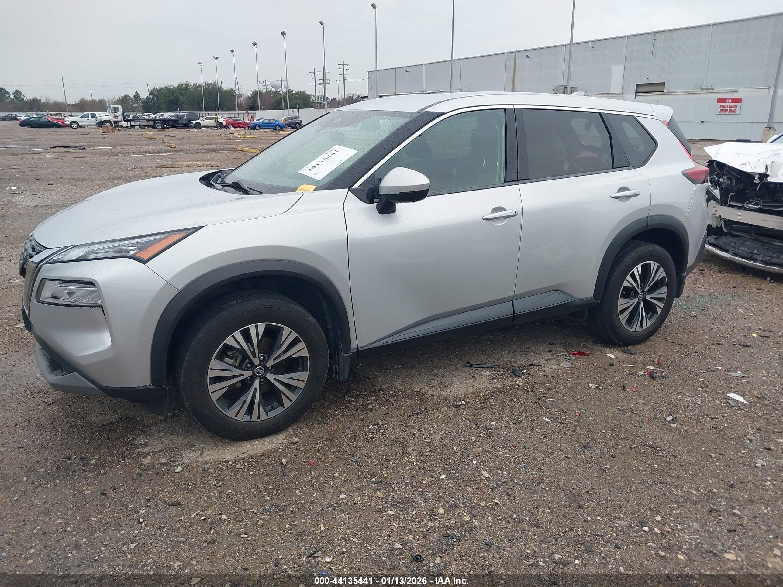 NISSAN ROGUE image 2