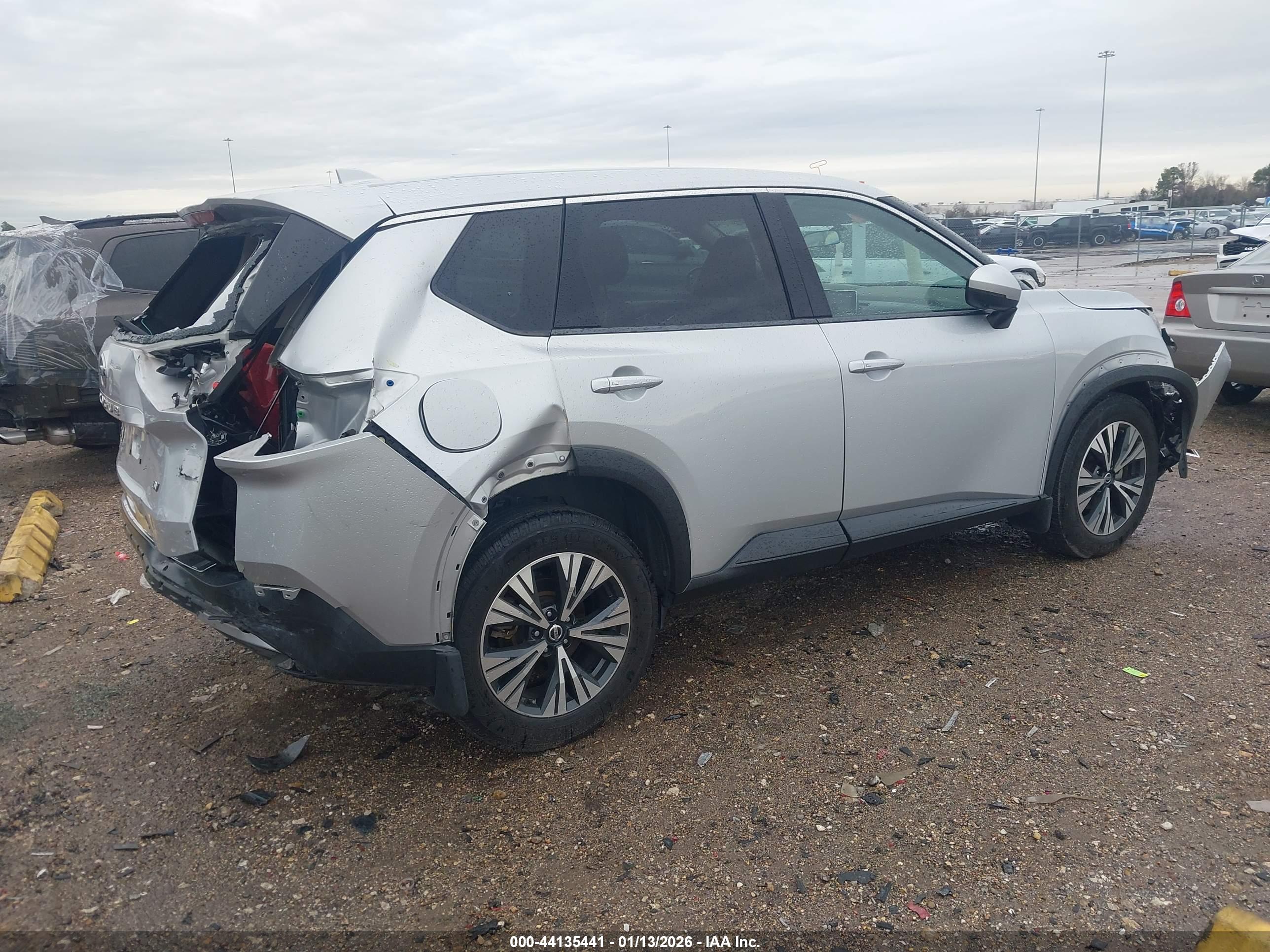 NISSAN ROGUE image 4
