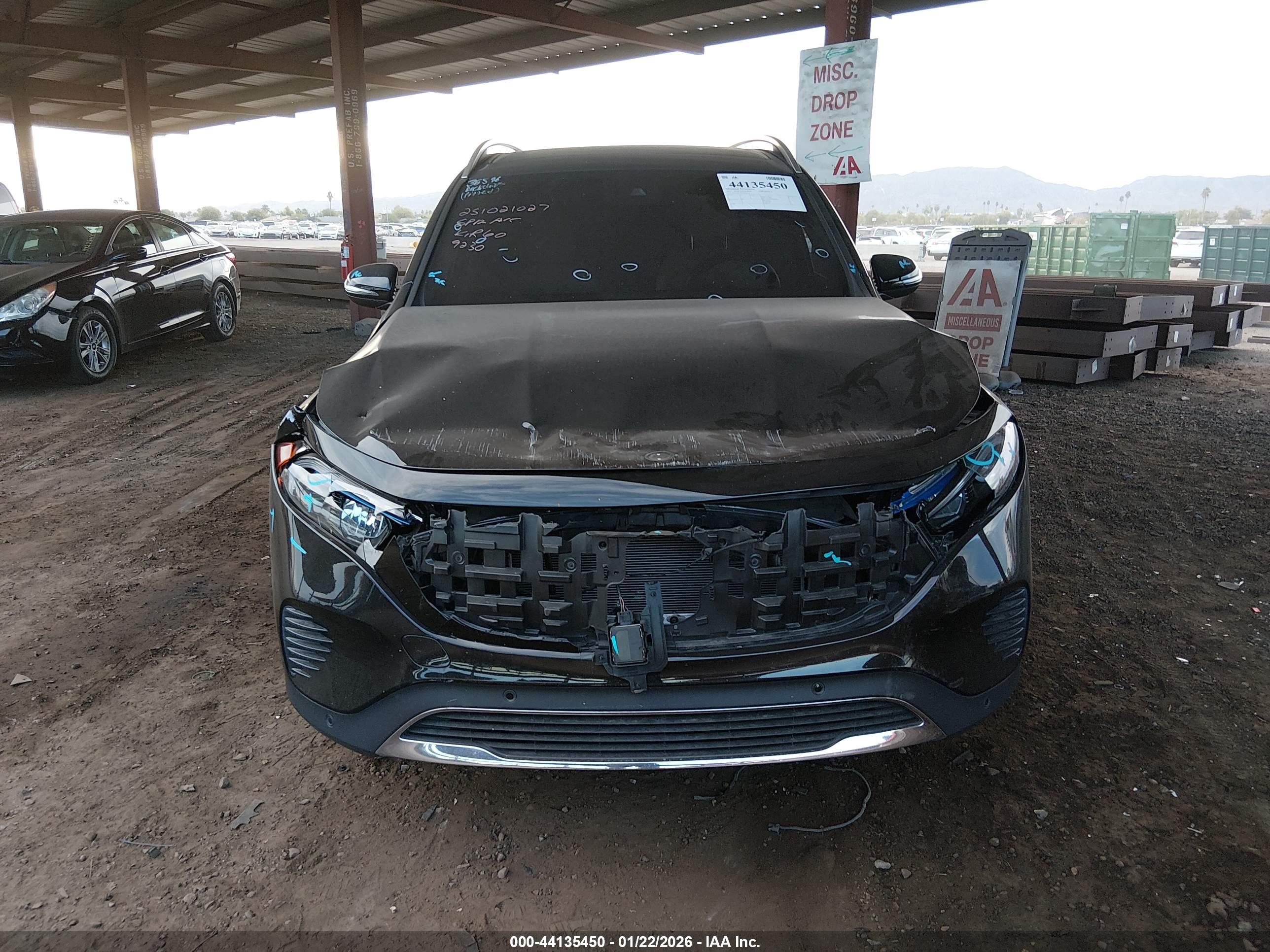 MERCEDES-BENZ EQB image 6