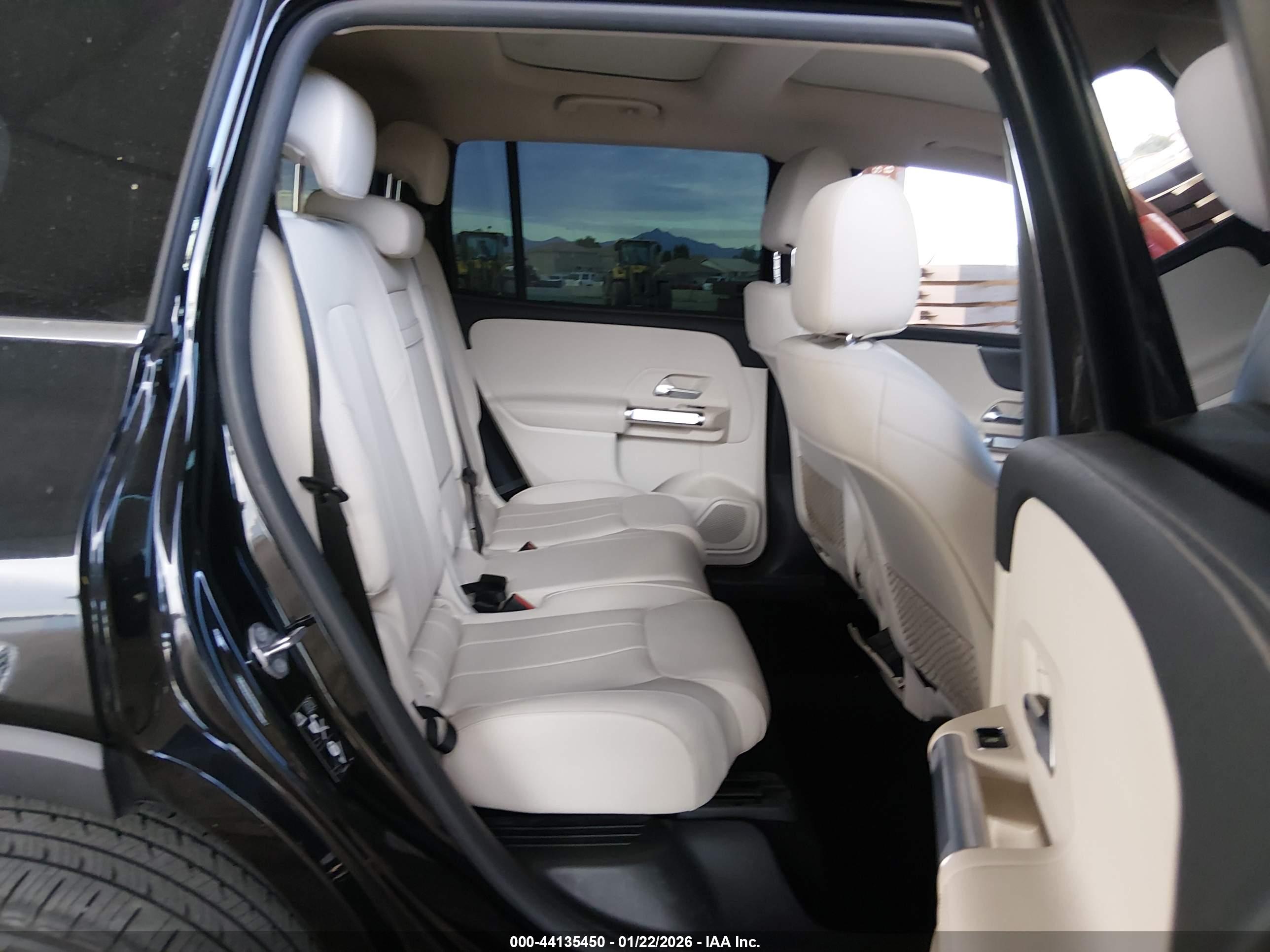 MERCEDES-BENZ EQB image 8