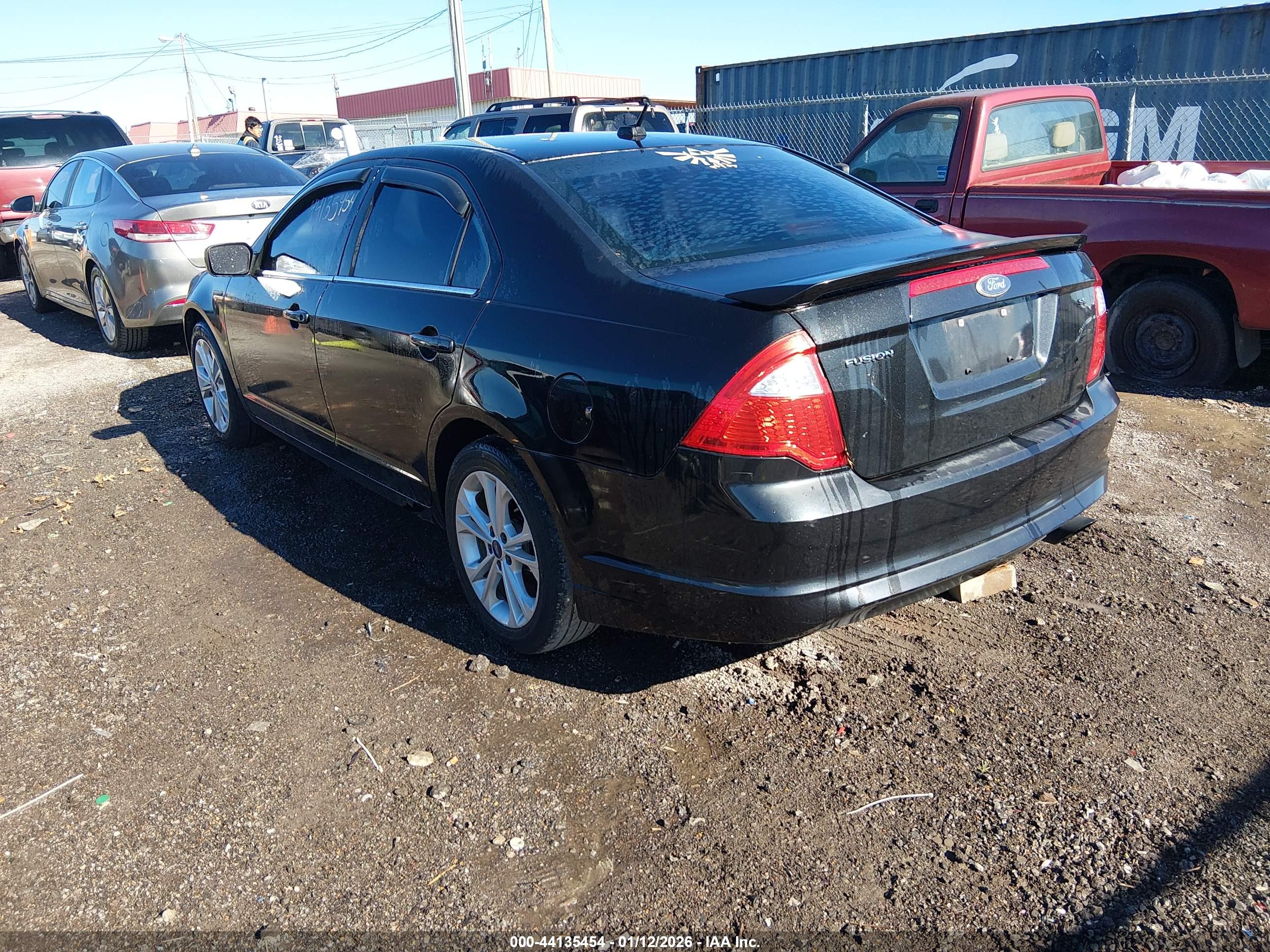 FORD FUSION image 3
