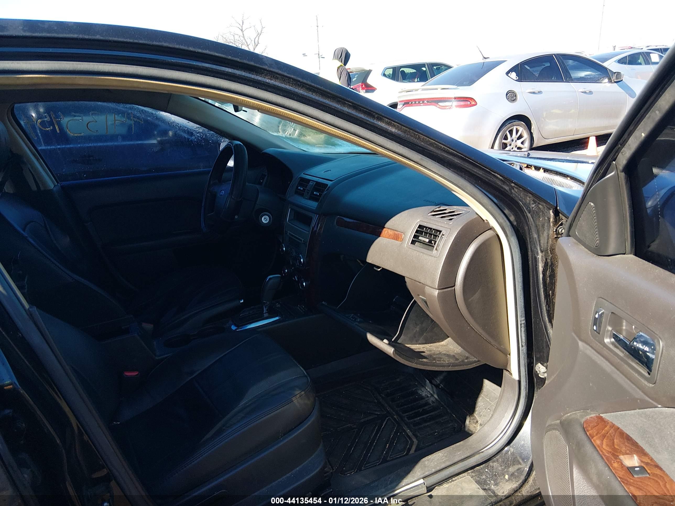FORD FUSION image 5