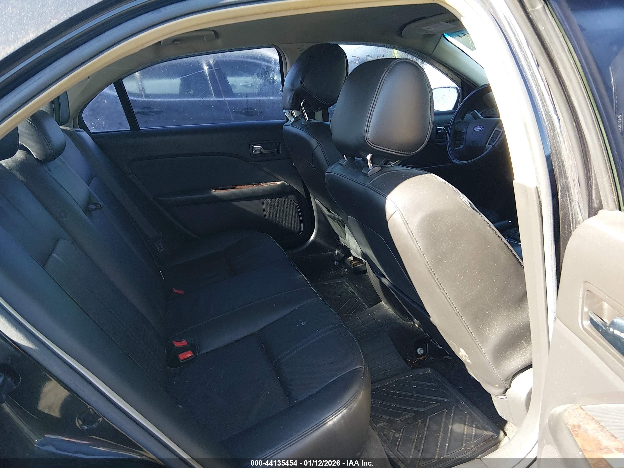 FORD FUSION image 8
