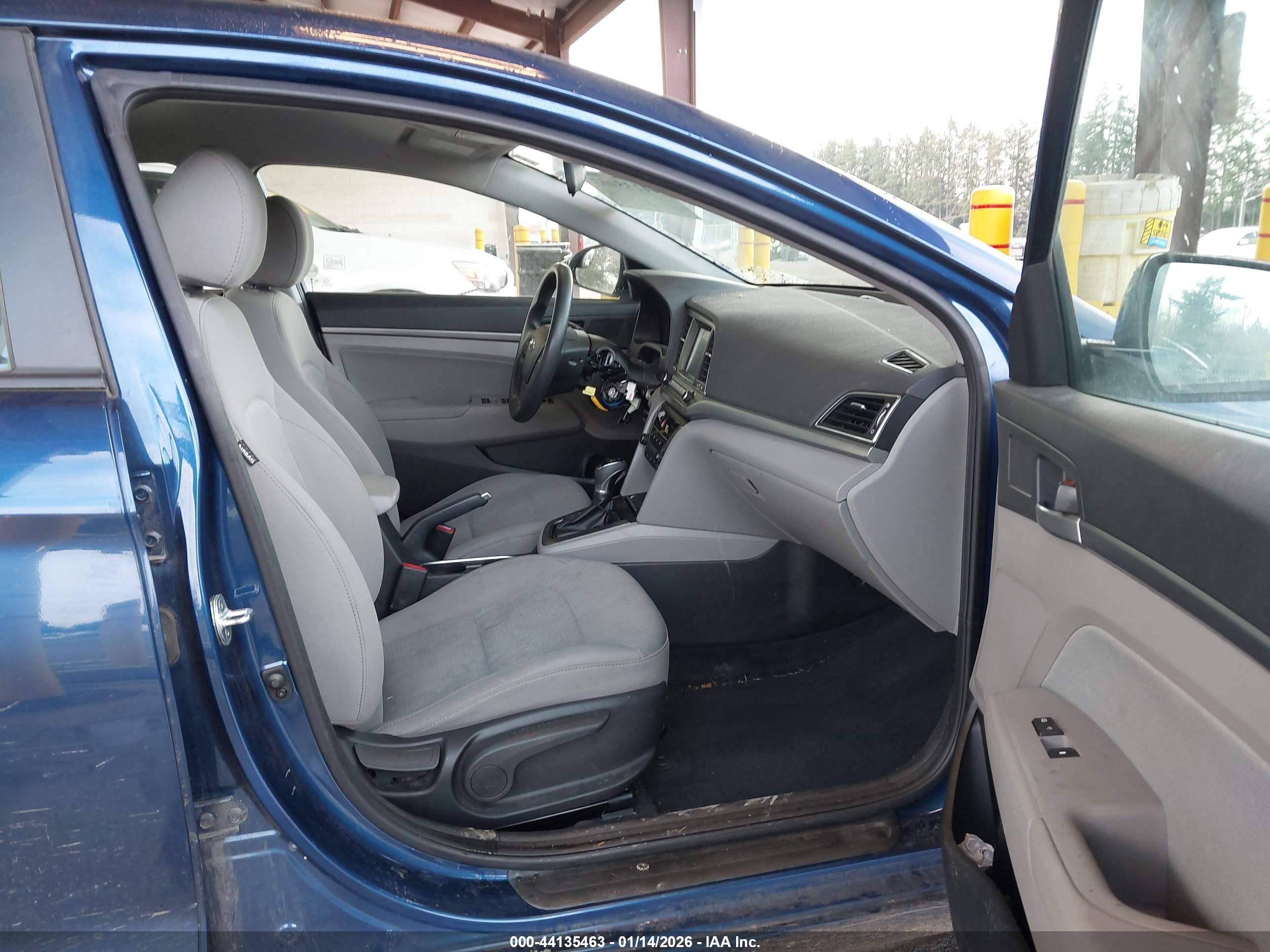 HYUNDAI ELANTRA image 5