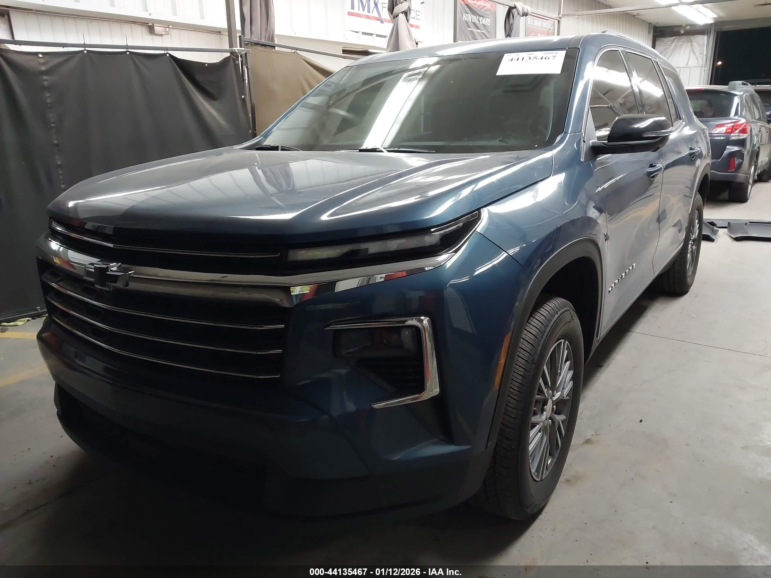 CHEVROLET TRAVERSE image 2