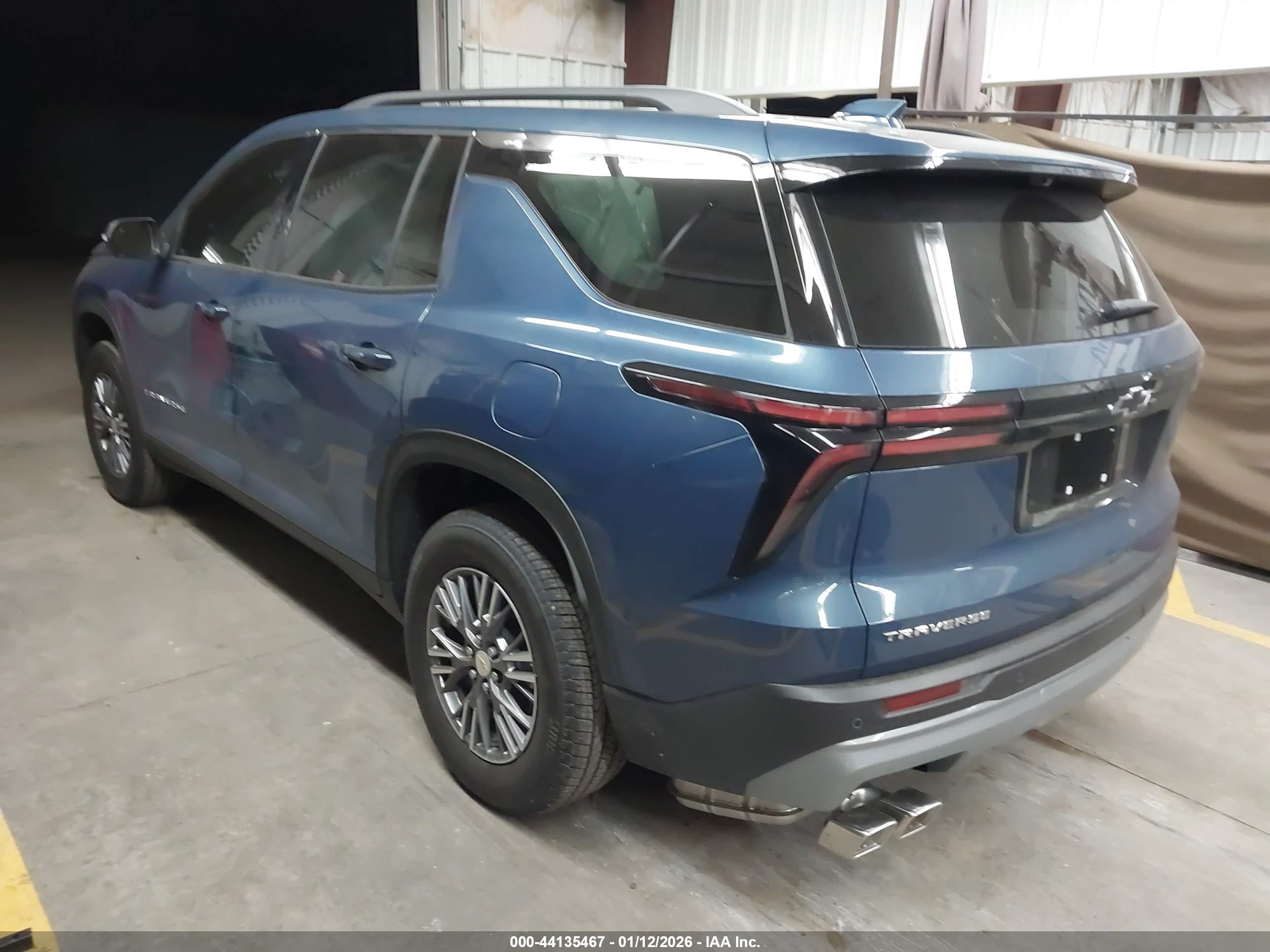 CHEVROLET TRAVERSE image 3