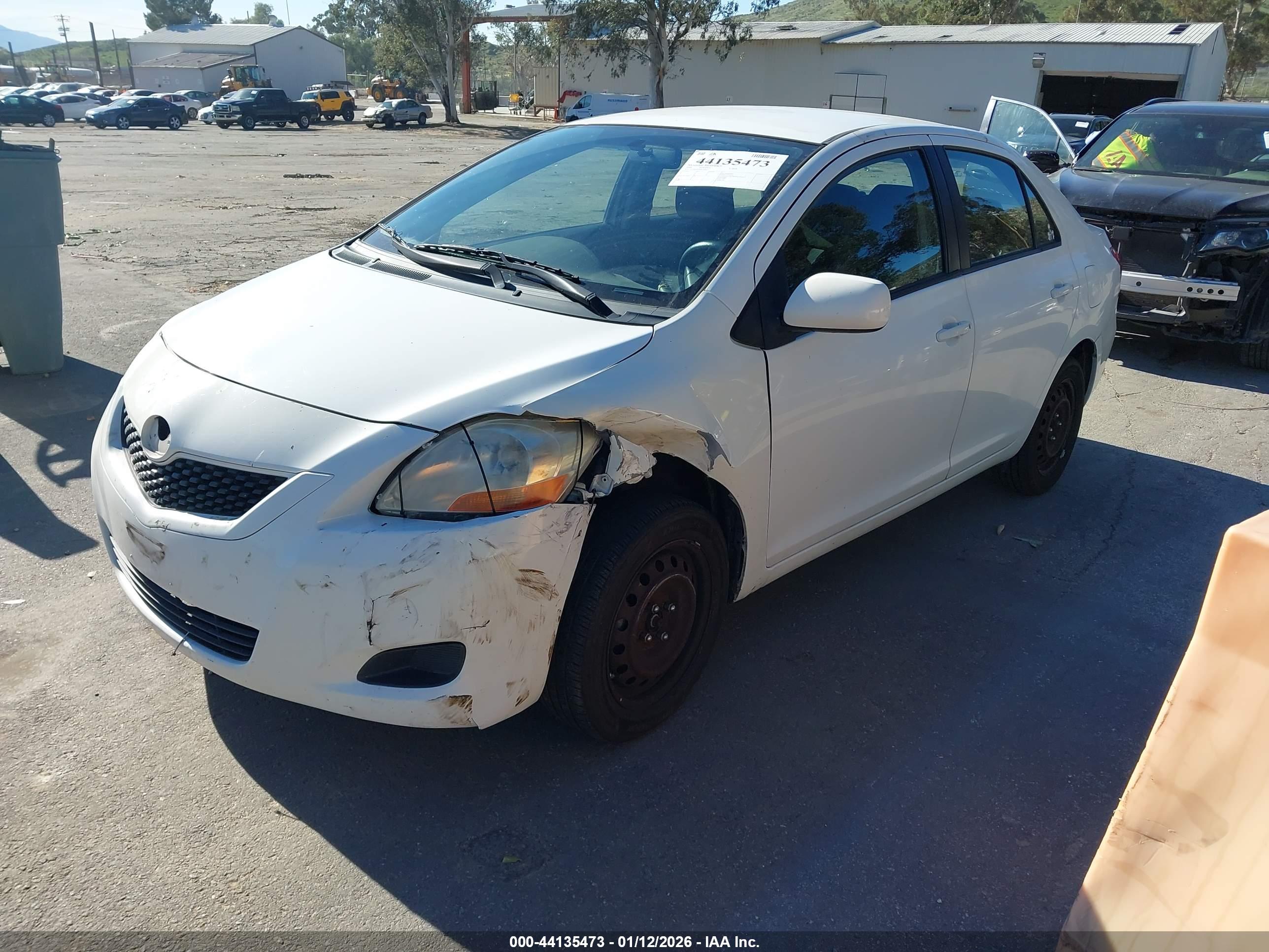 TOYOTA YARIS image 2