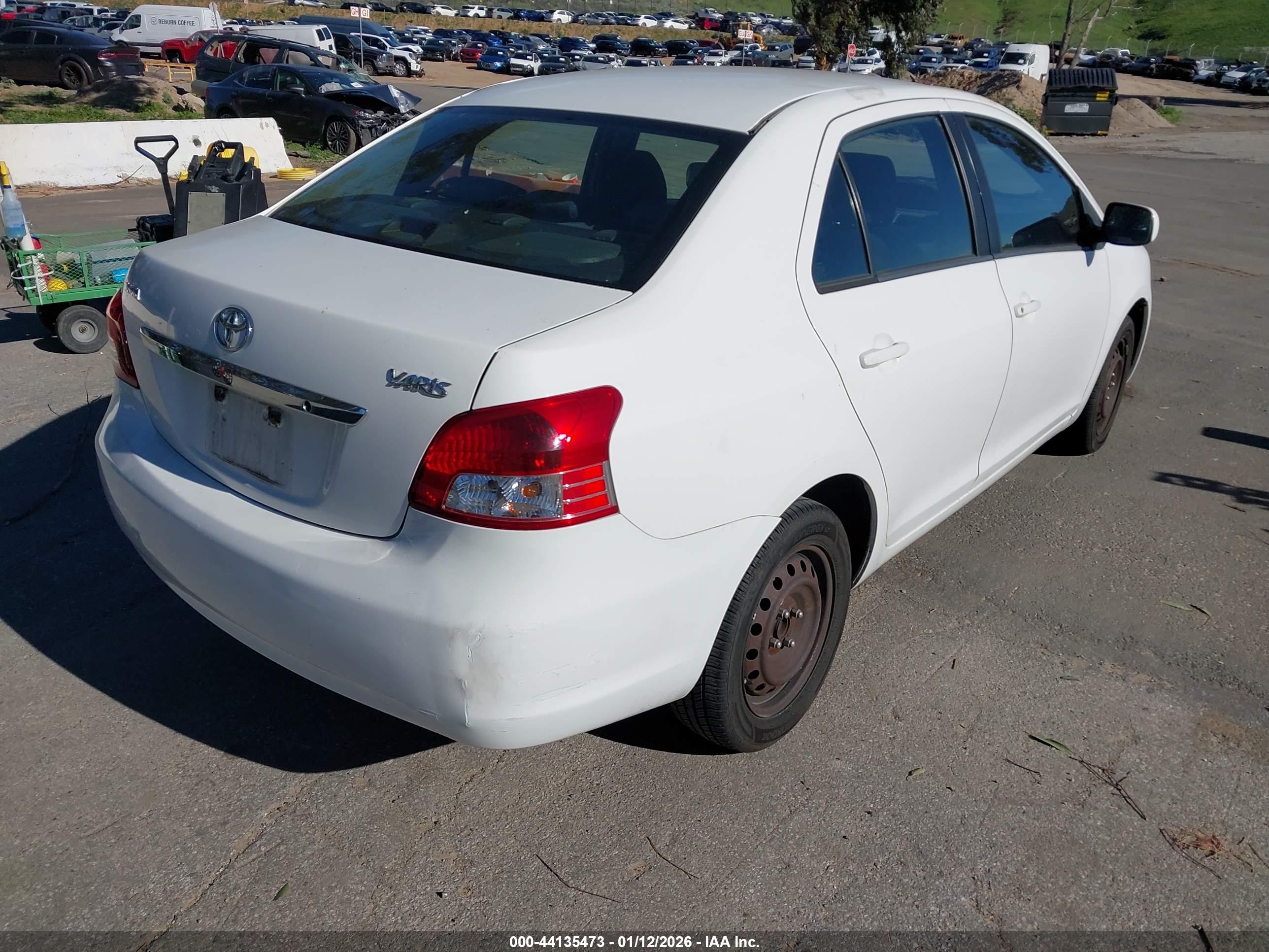 TOYOTA YARIS image 4