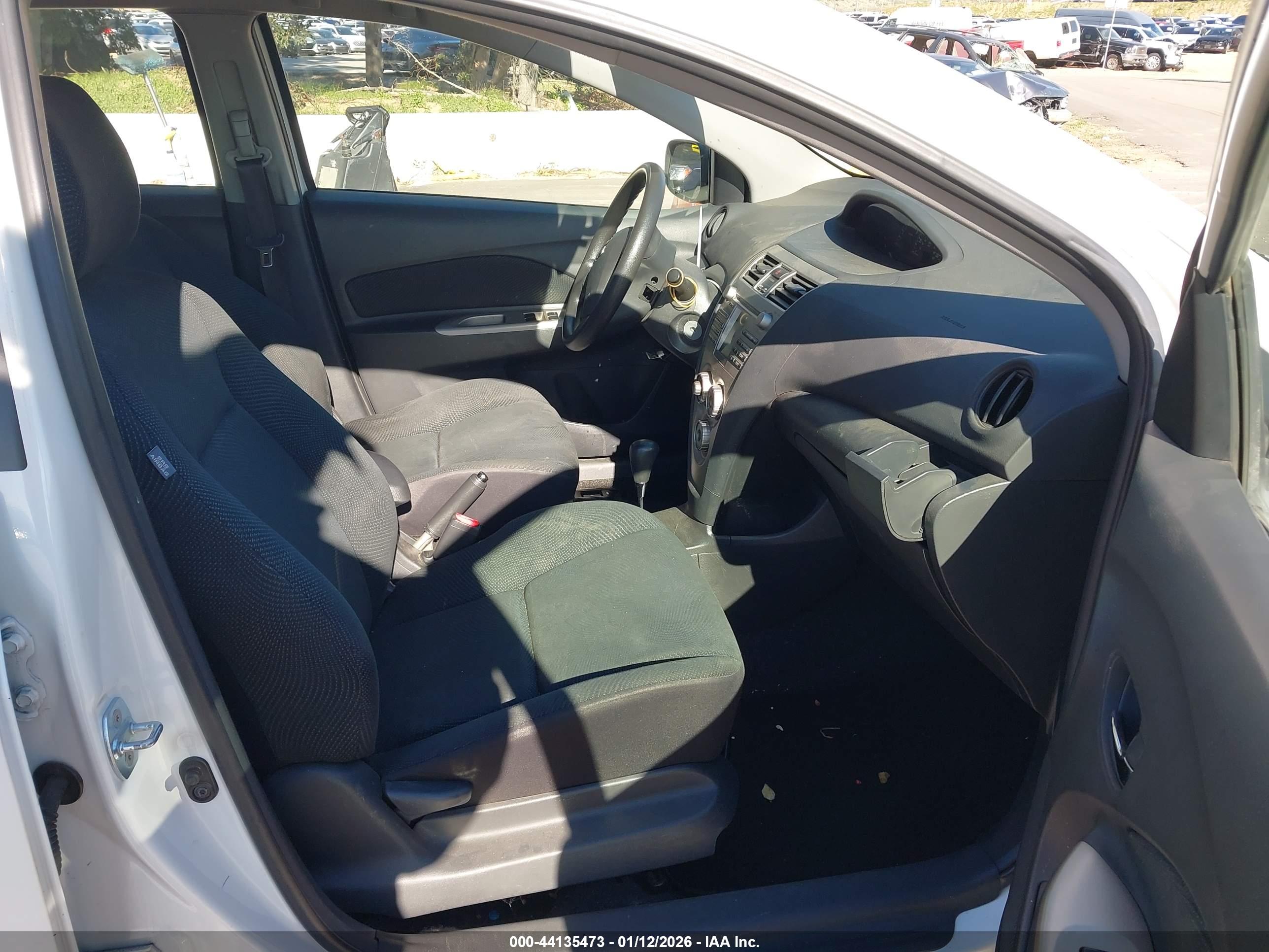TOYOTA YARIS image 5
