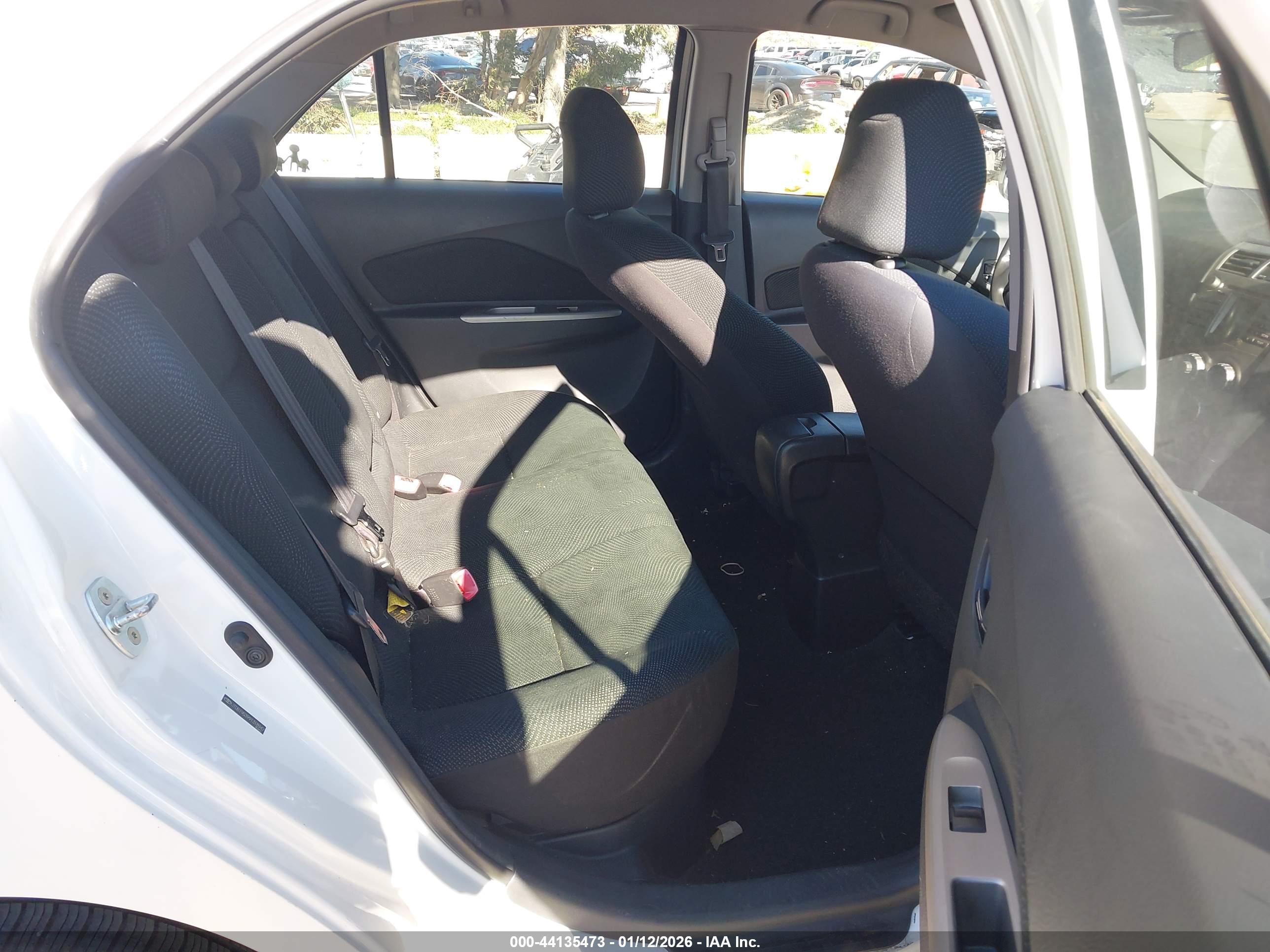 TOYOTA YARIS image 8