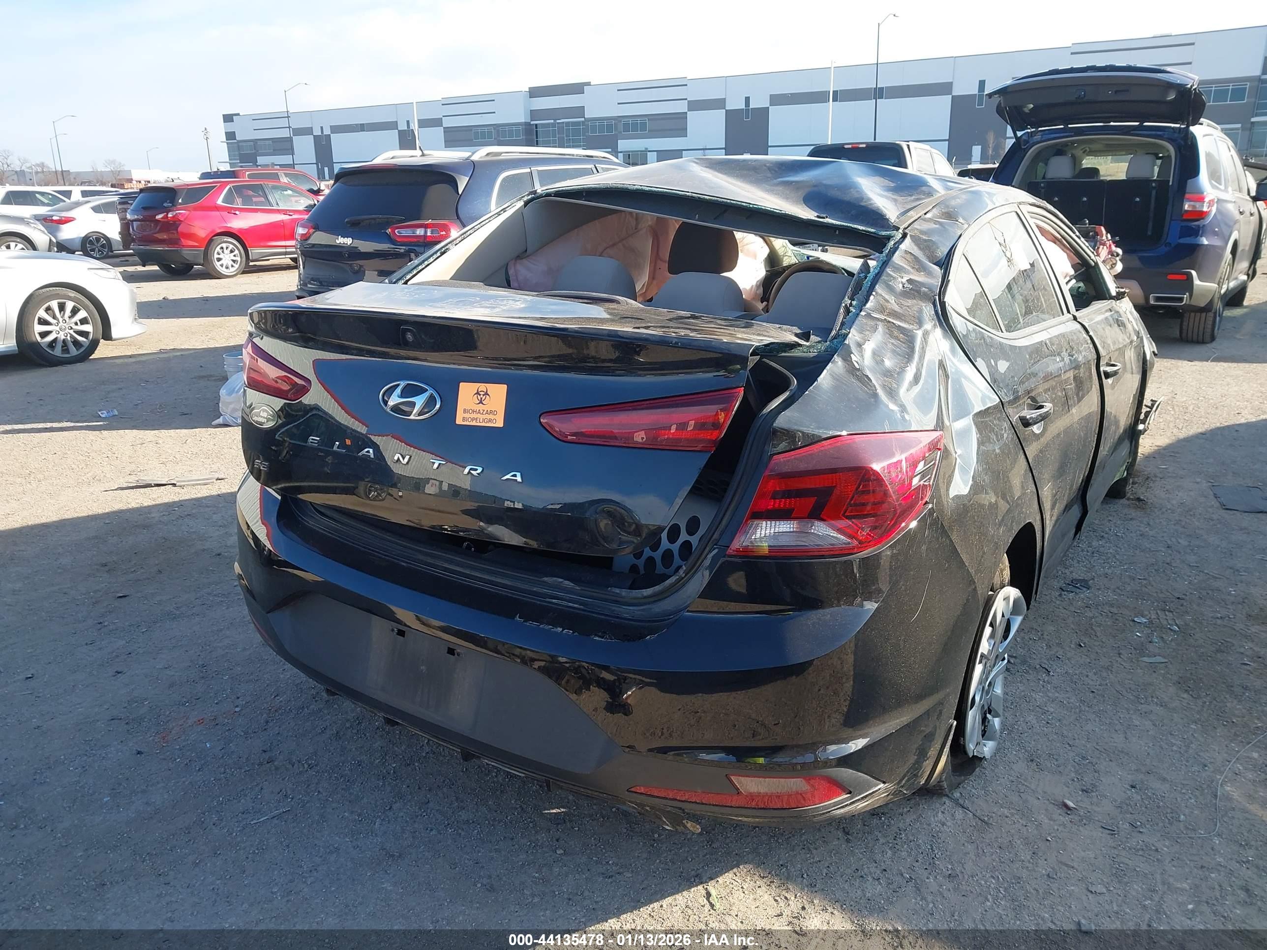 HYUNDAI ELANTRA image 4
