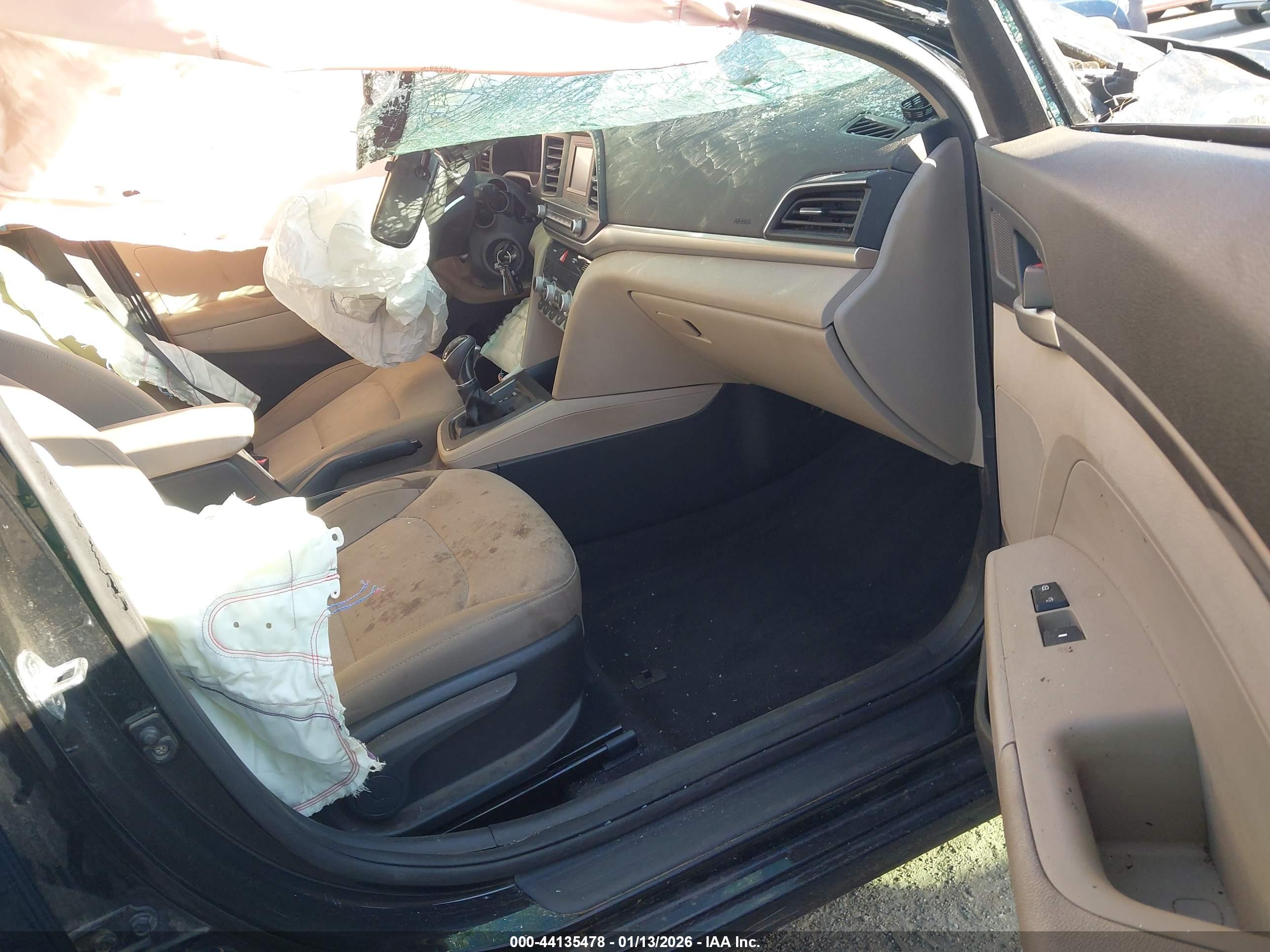 HYUNDAI ELANTRA image 5