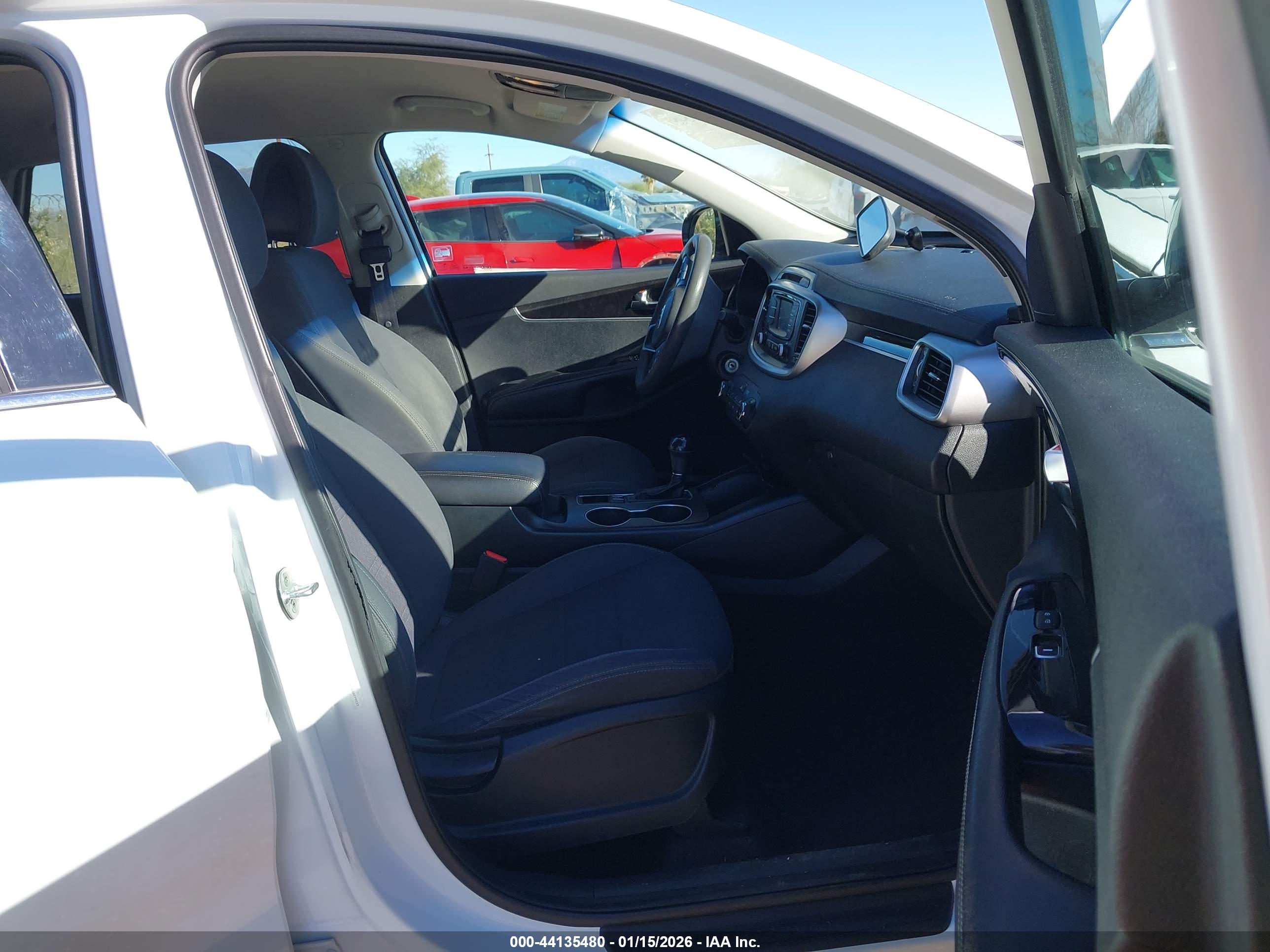 KIA SORENTO image 5