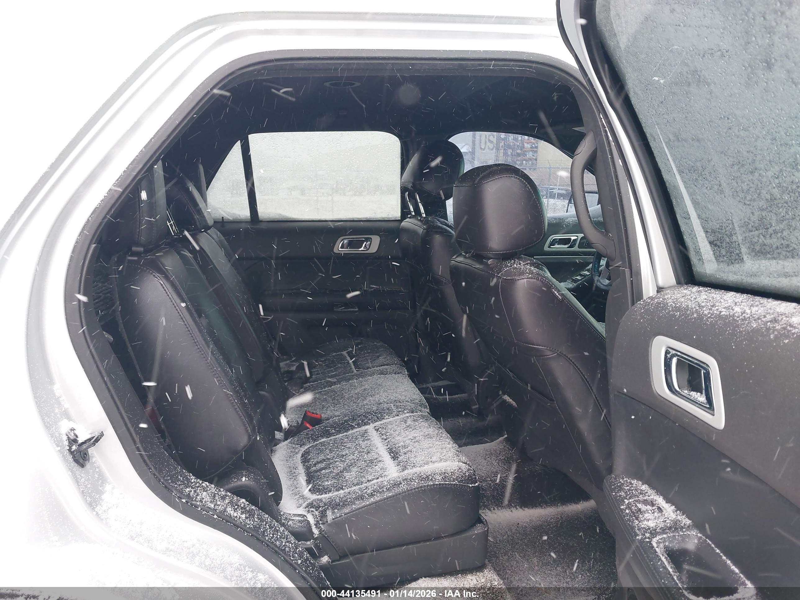 FORD EXPLORER image 8