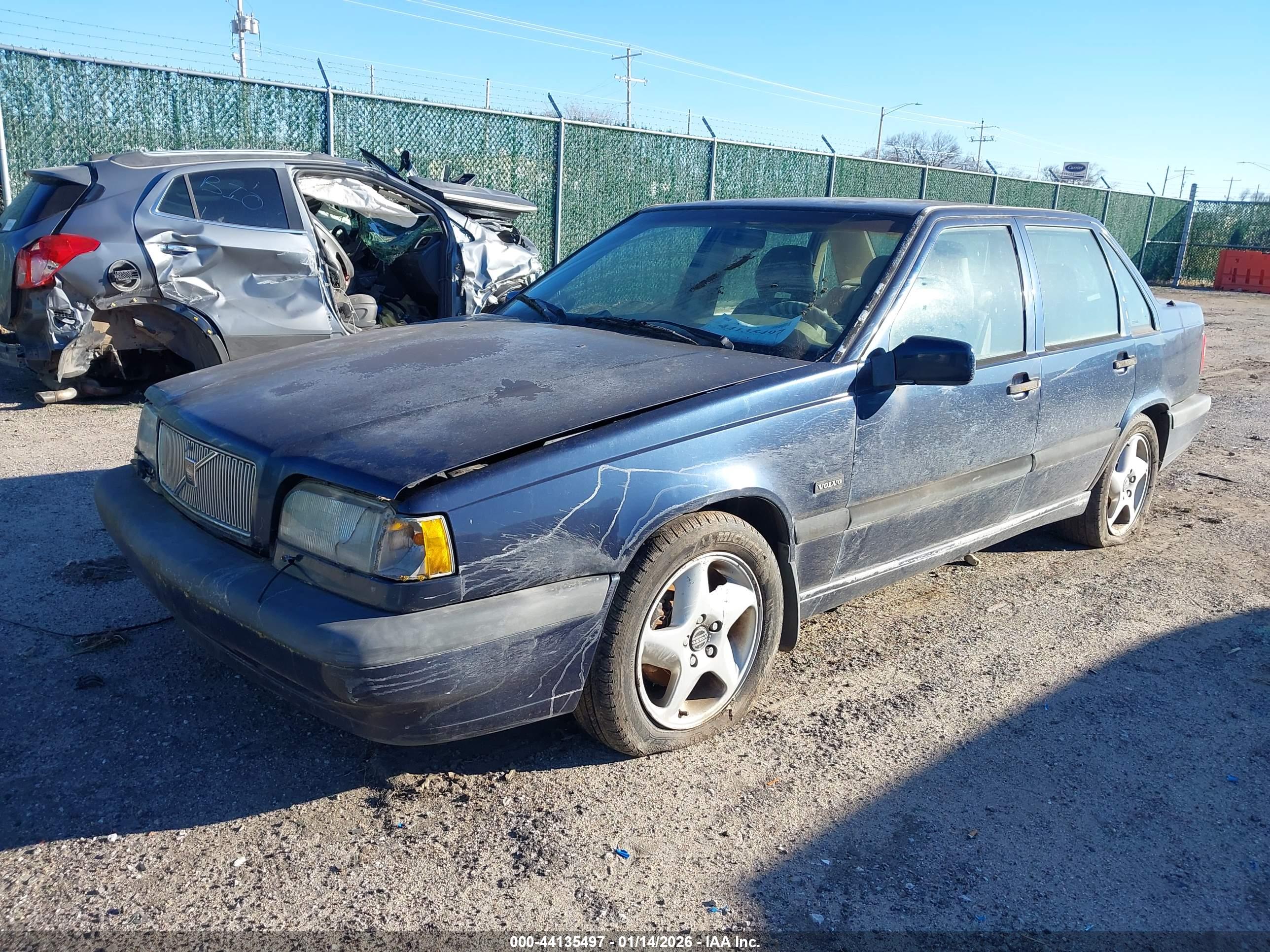 VOLVO 850 image 2