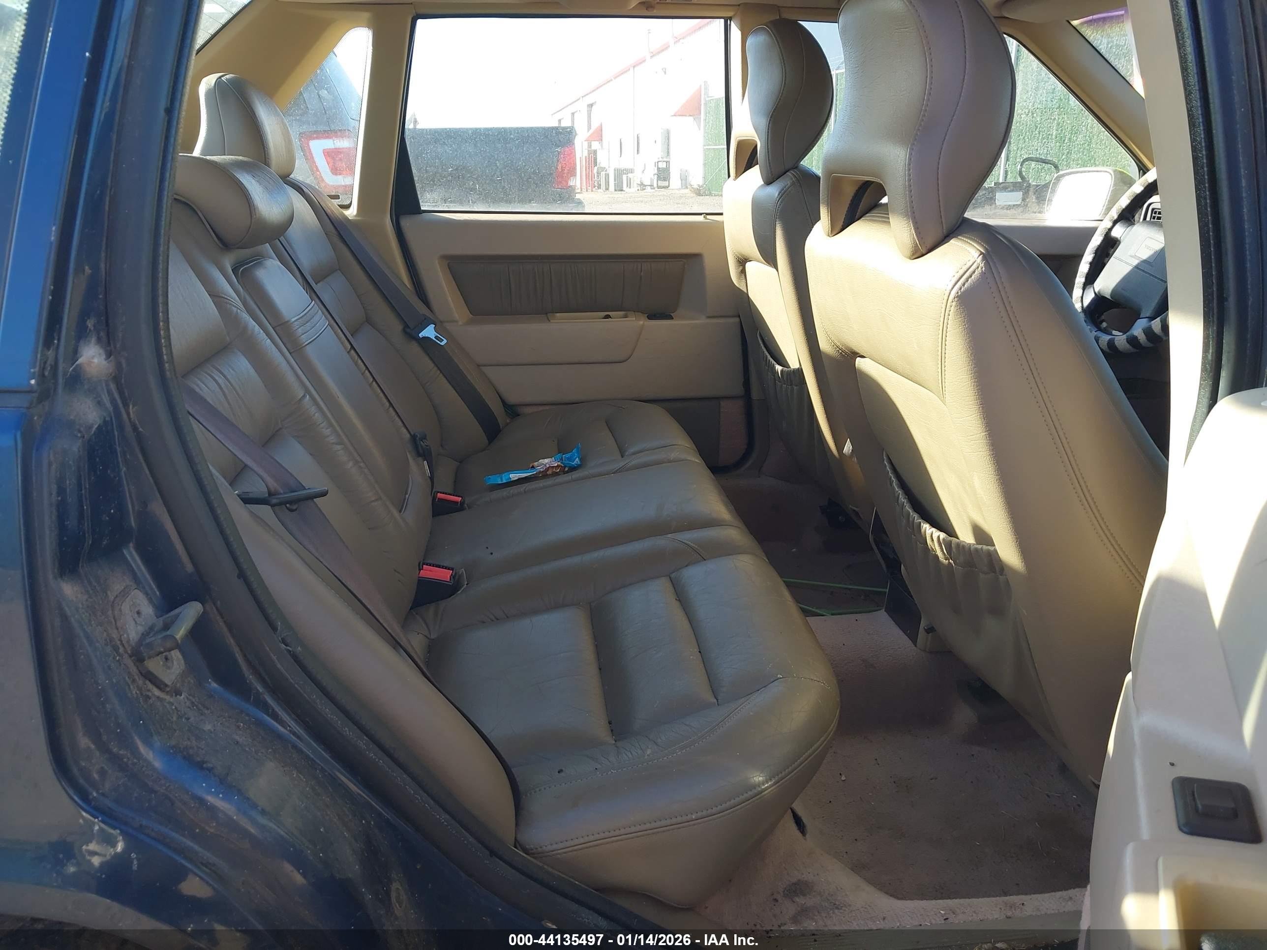 VOLVO 850 image 8