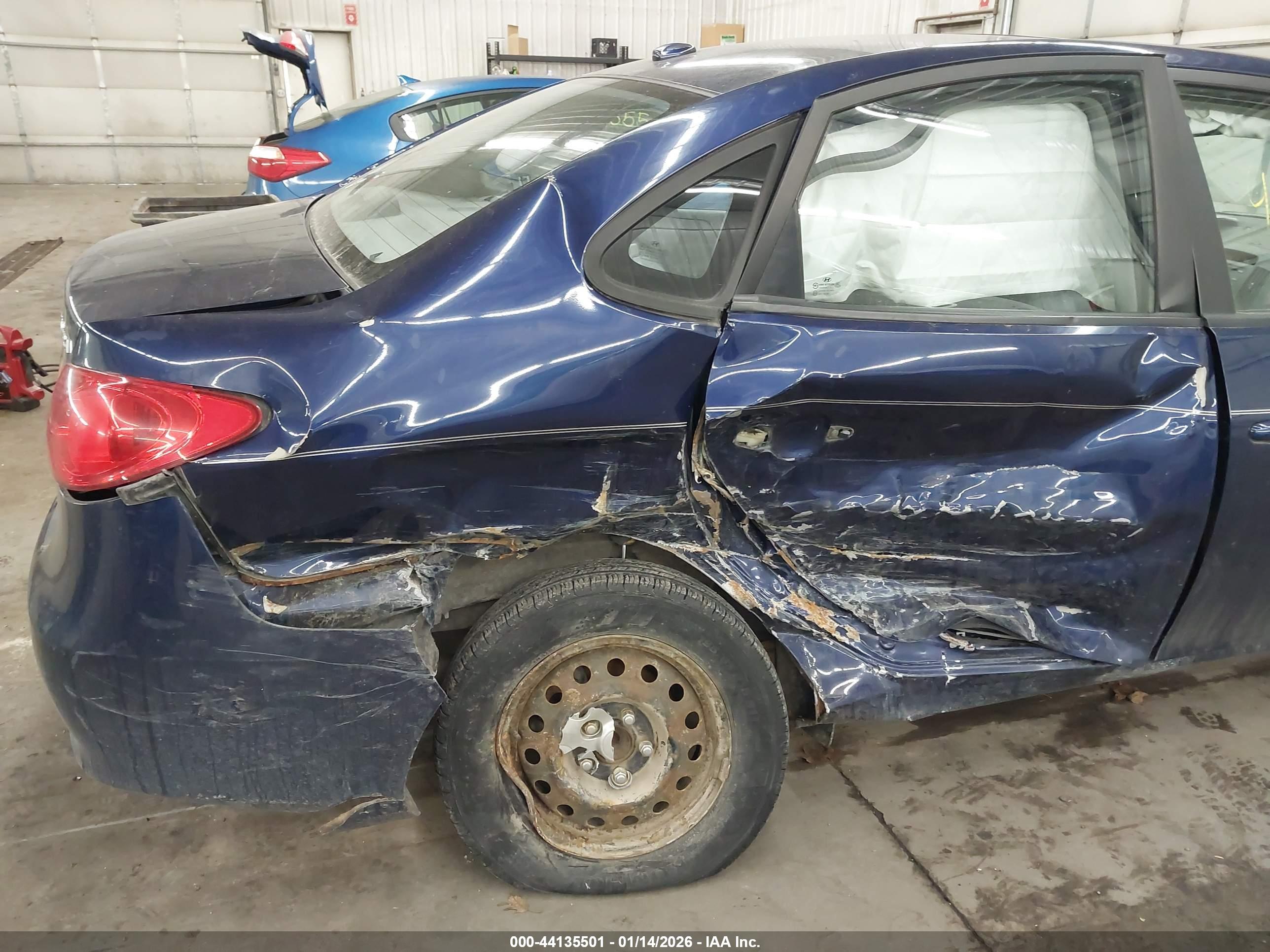 HYUNDAI ELANTRA image 6