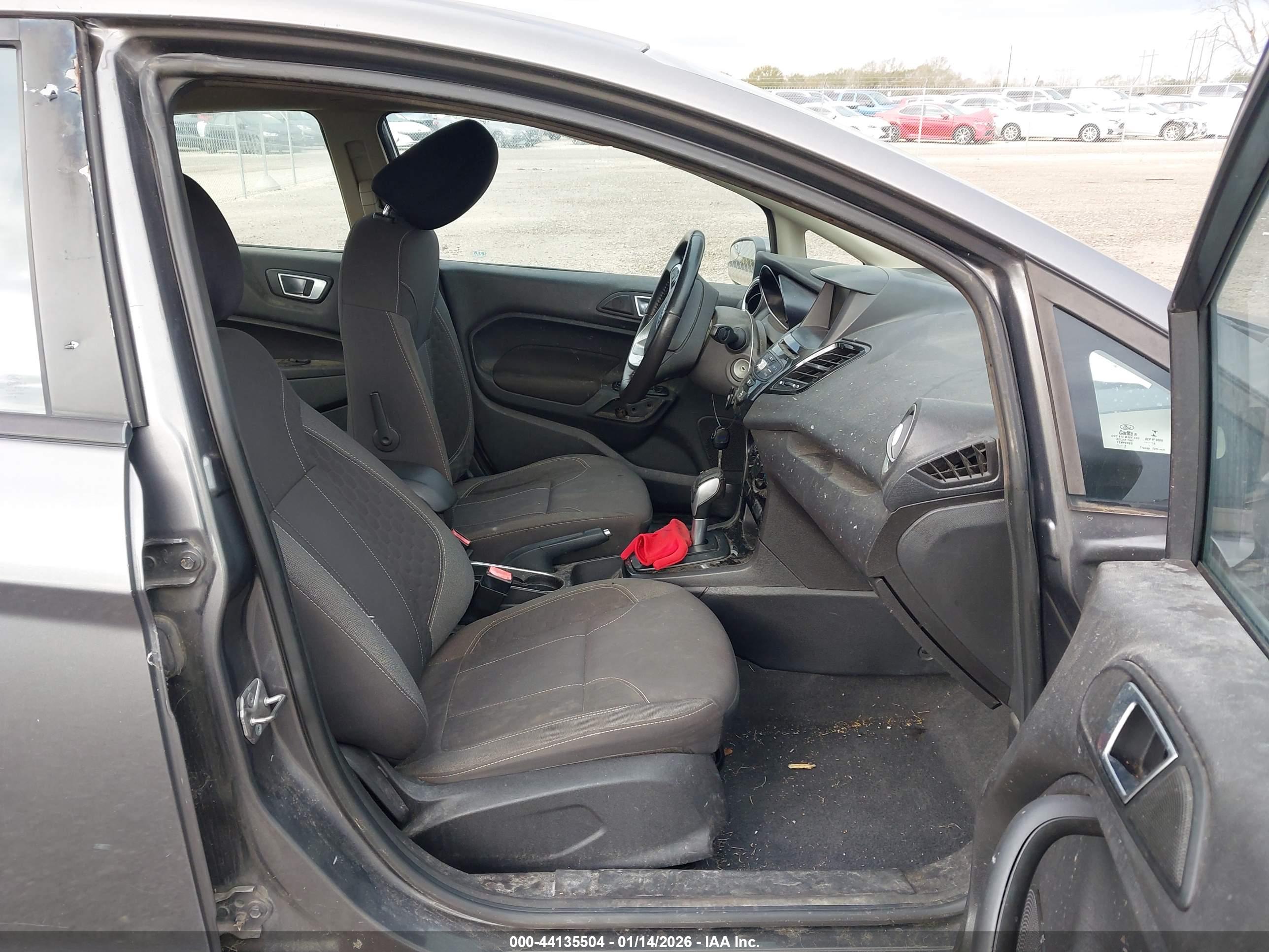 FORD FIESTA image 5