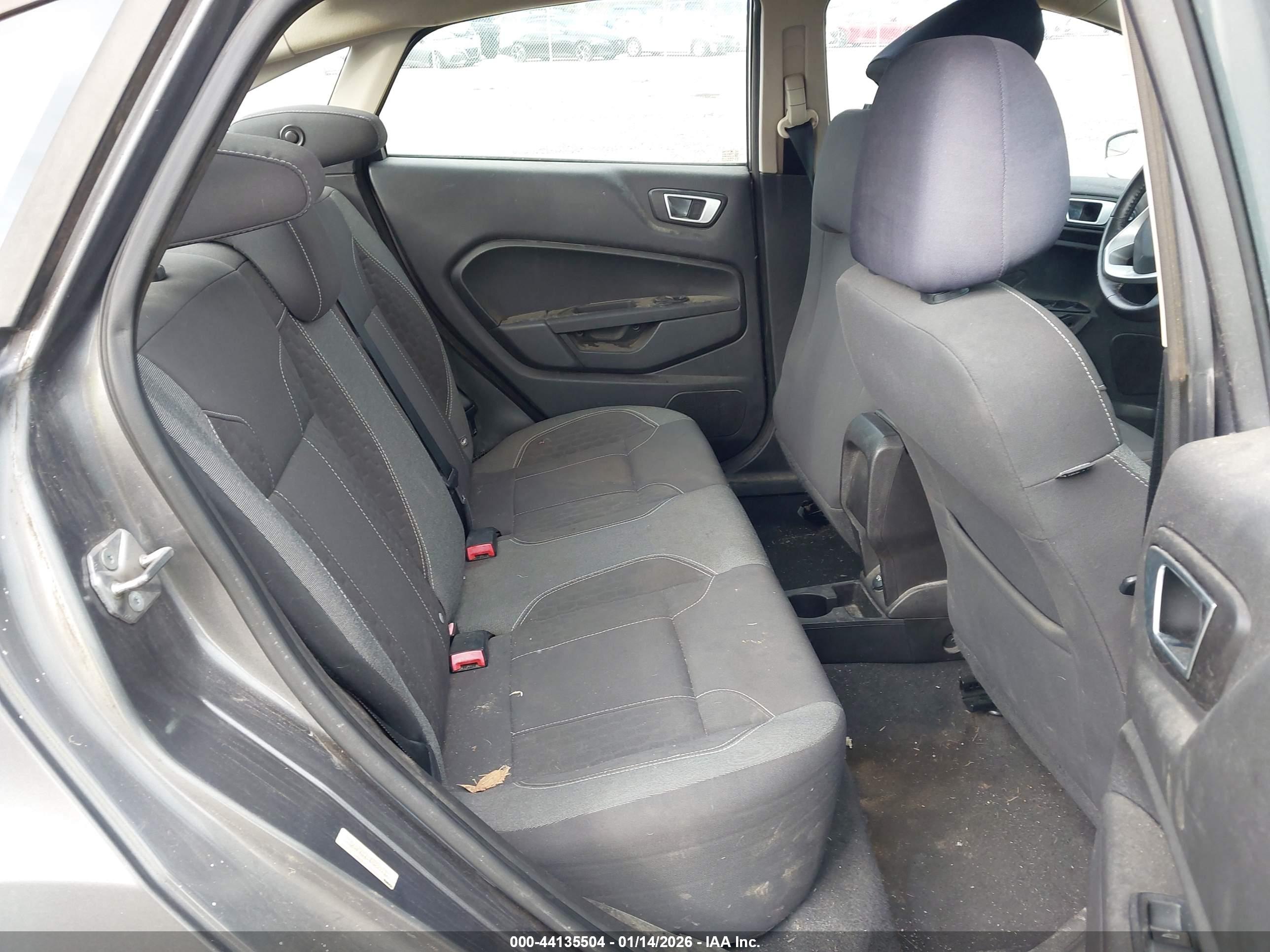 FORD FIESTA image 8