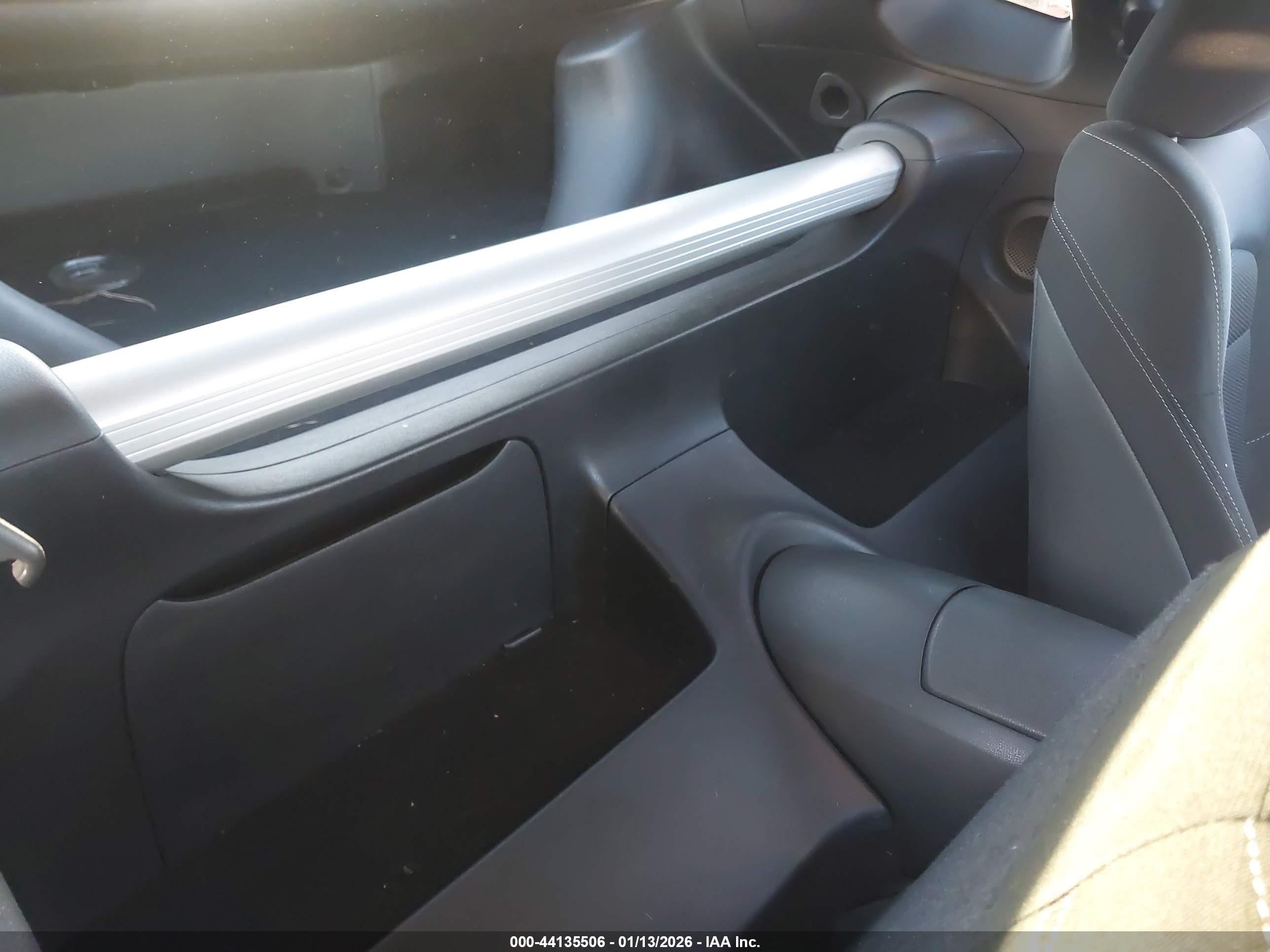 NISSAN 370Z image 8