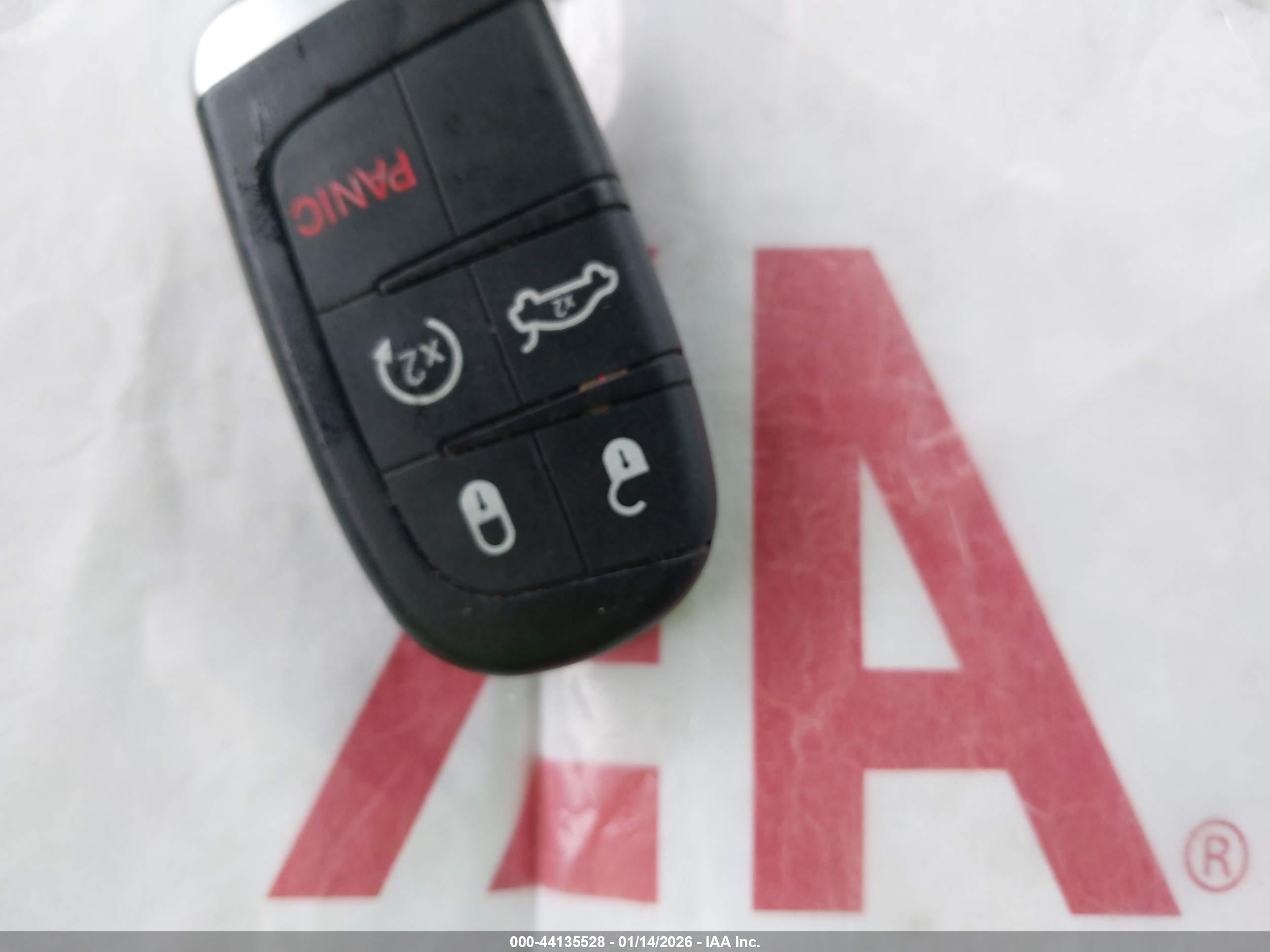 CHRYSLER 300 image 11