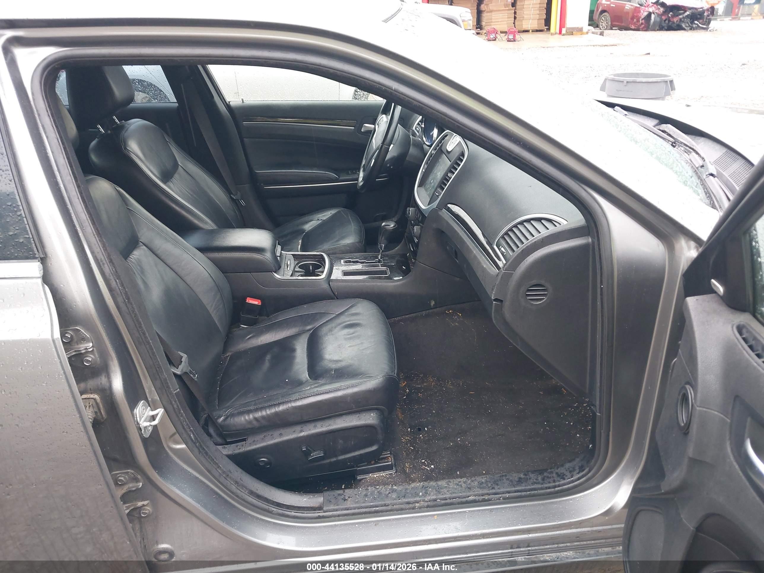 CHRYSLER 300 image 5