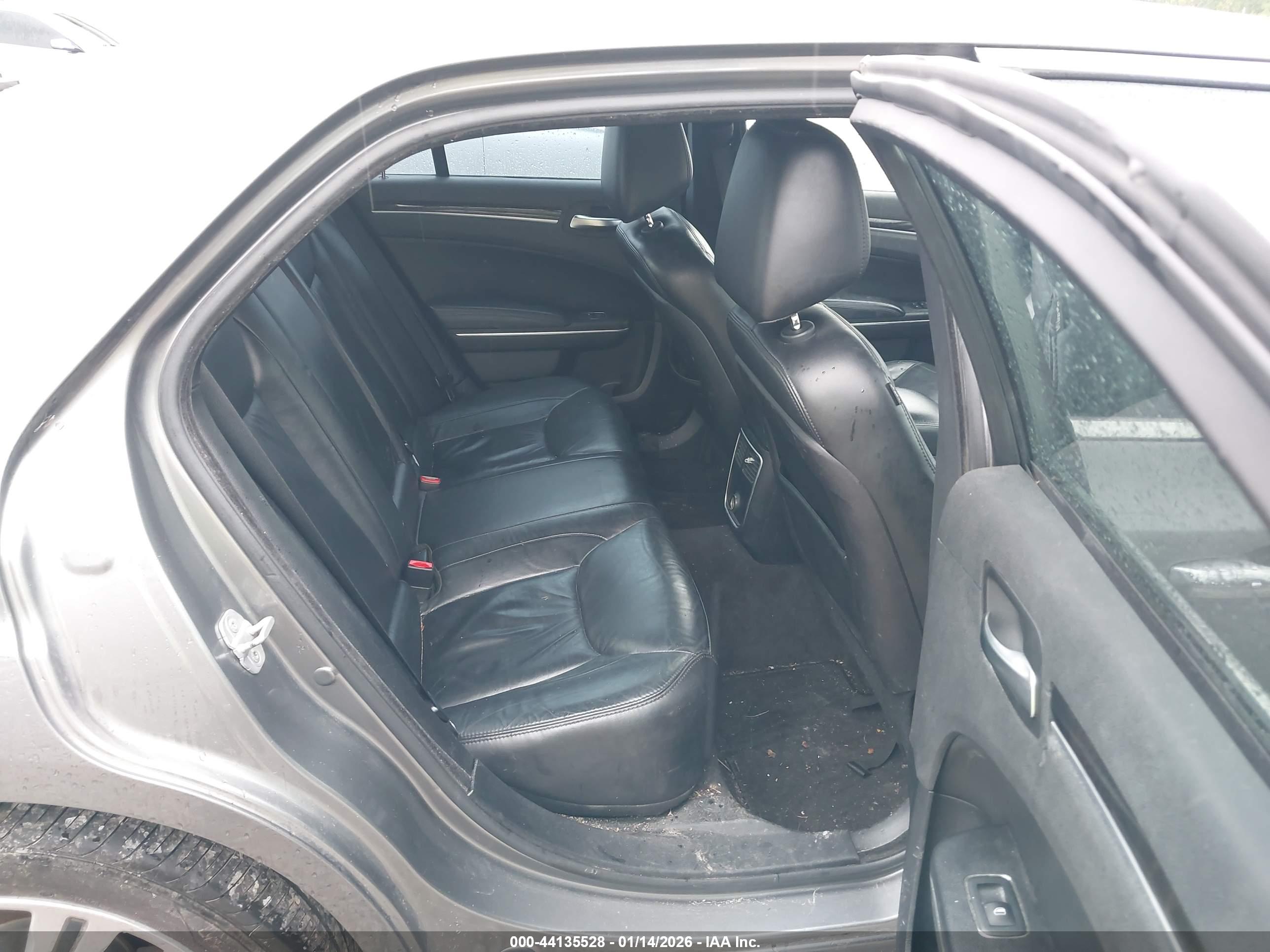 CHRYSLER 300 image 8