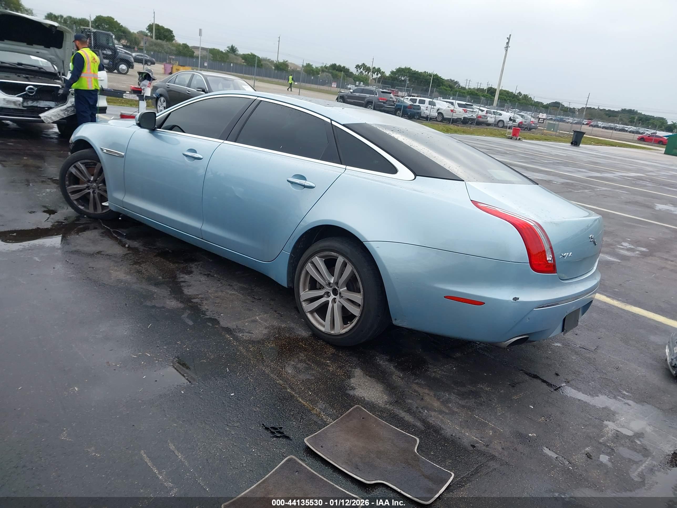 JAGUAR XJ image 3