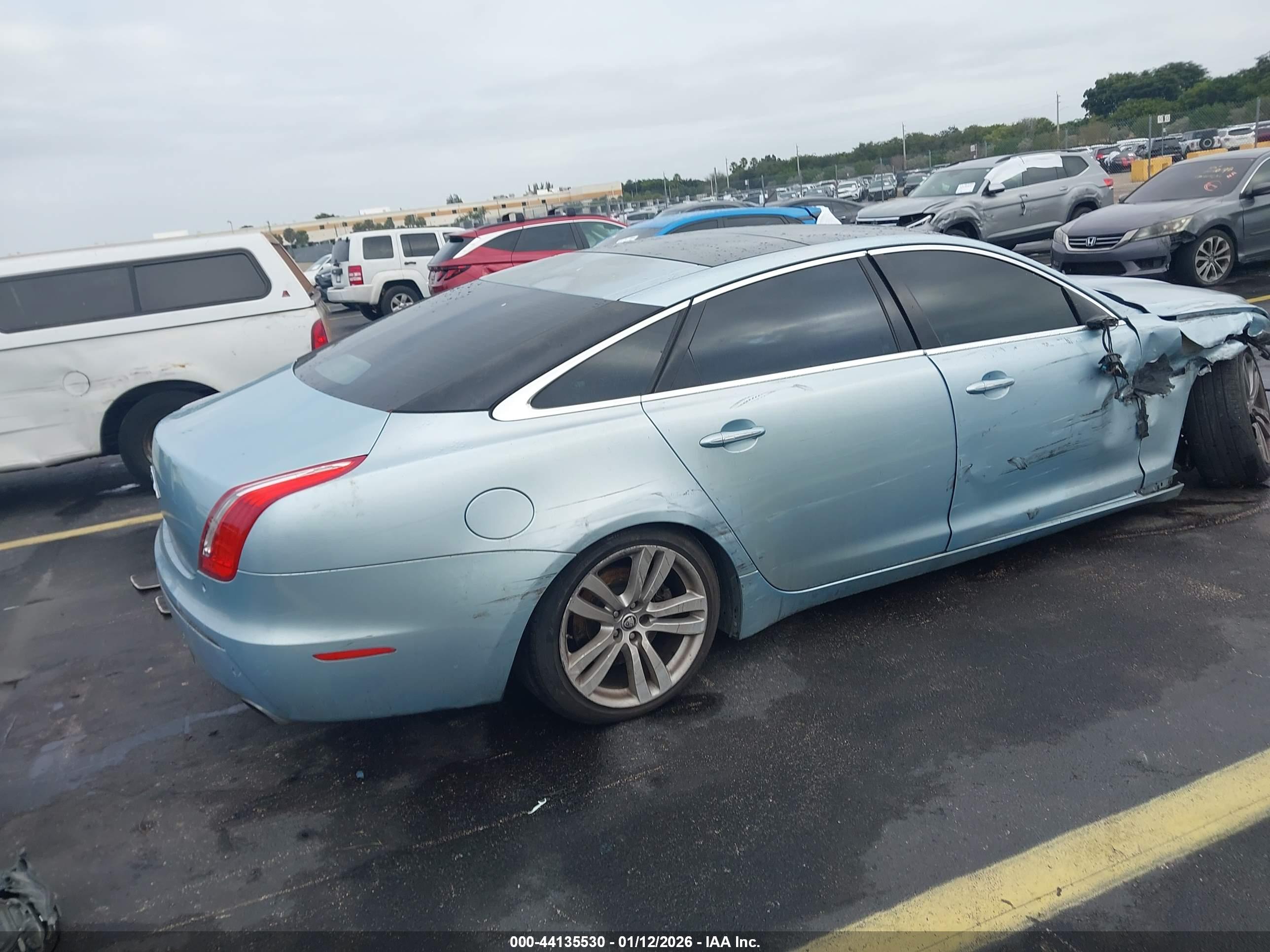 JAGUAR XJ image 4