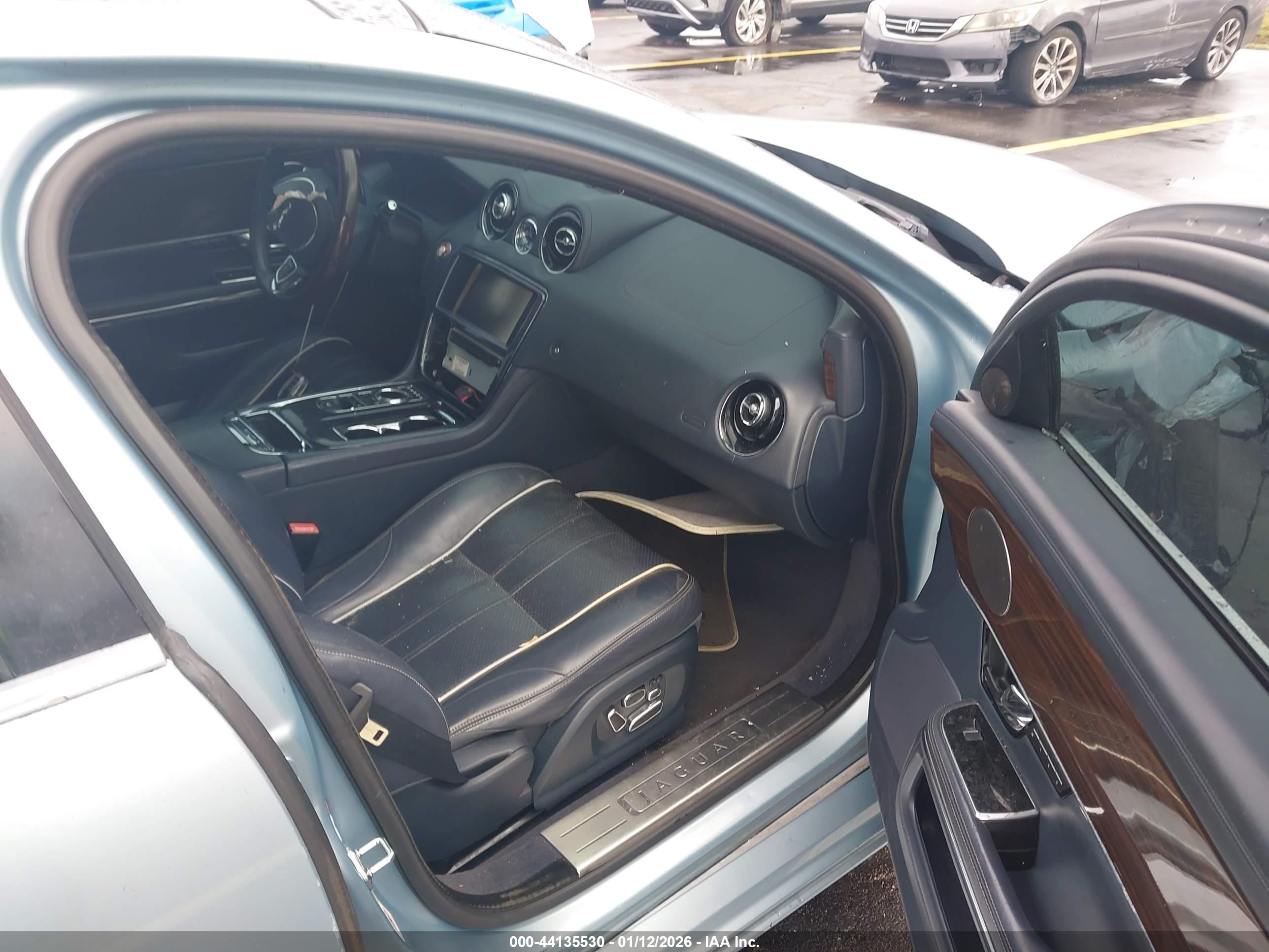 JAGUAR XJ image 5