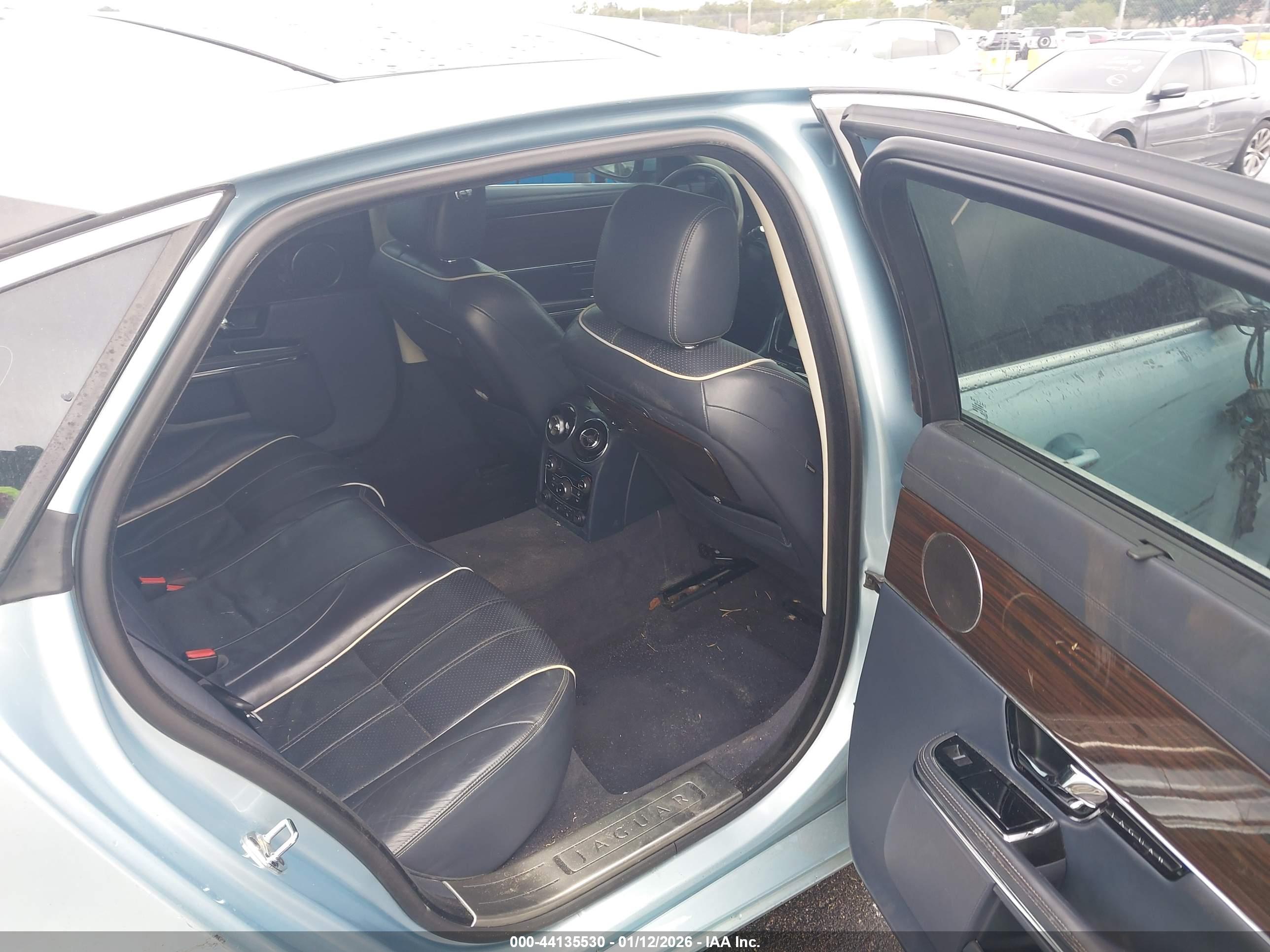 JAGUAR XJ image 8