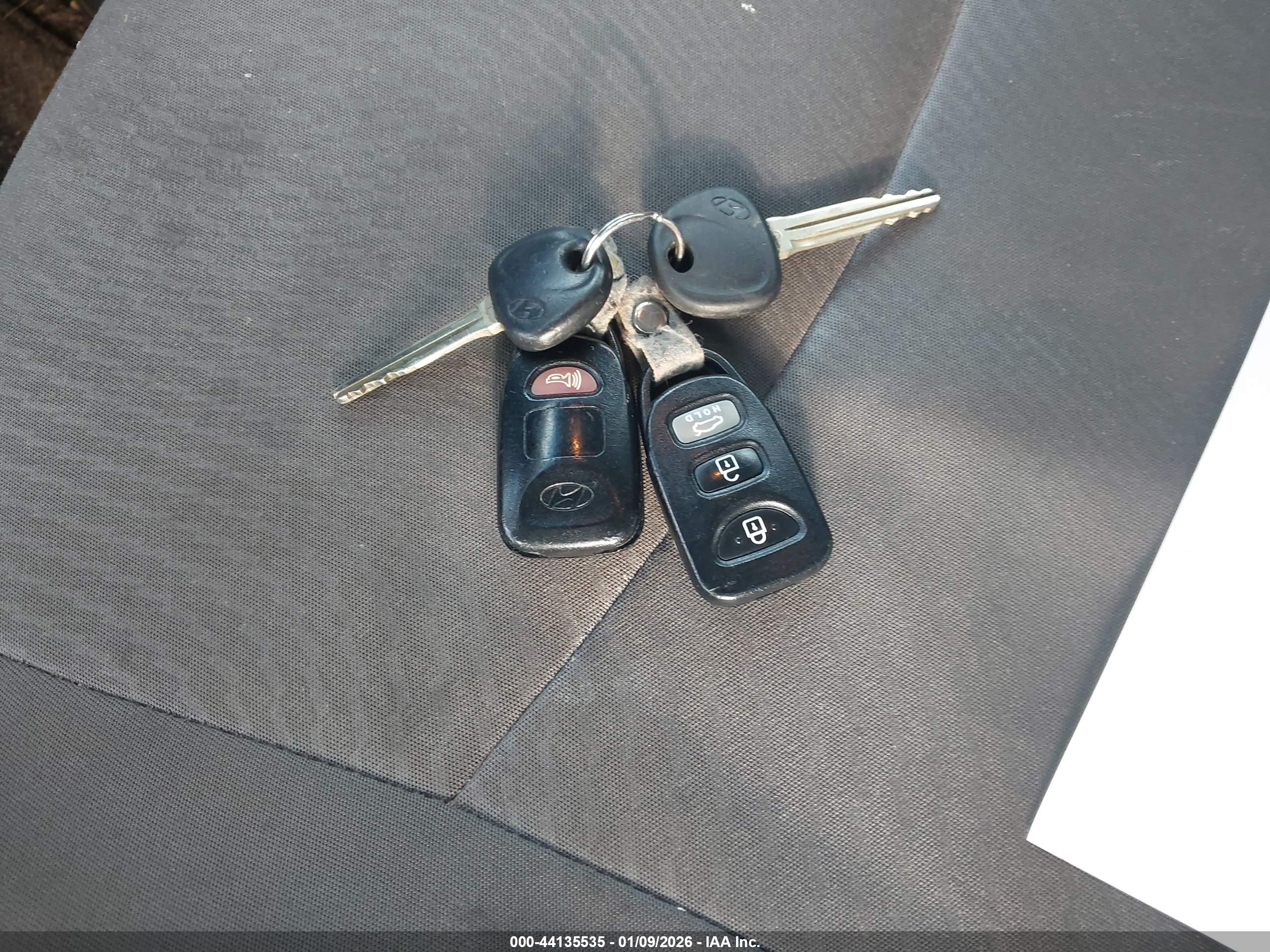 HYUNDAI ELANTRA image 11