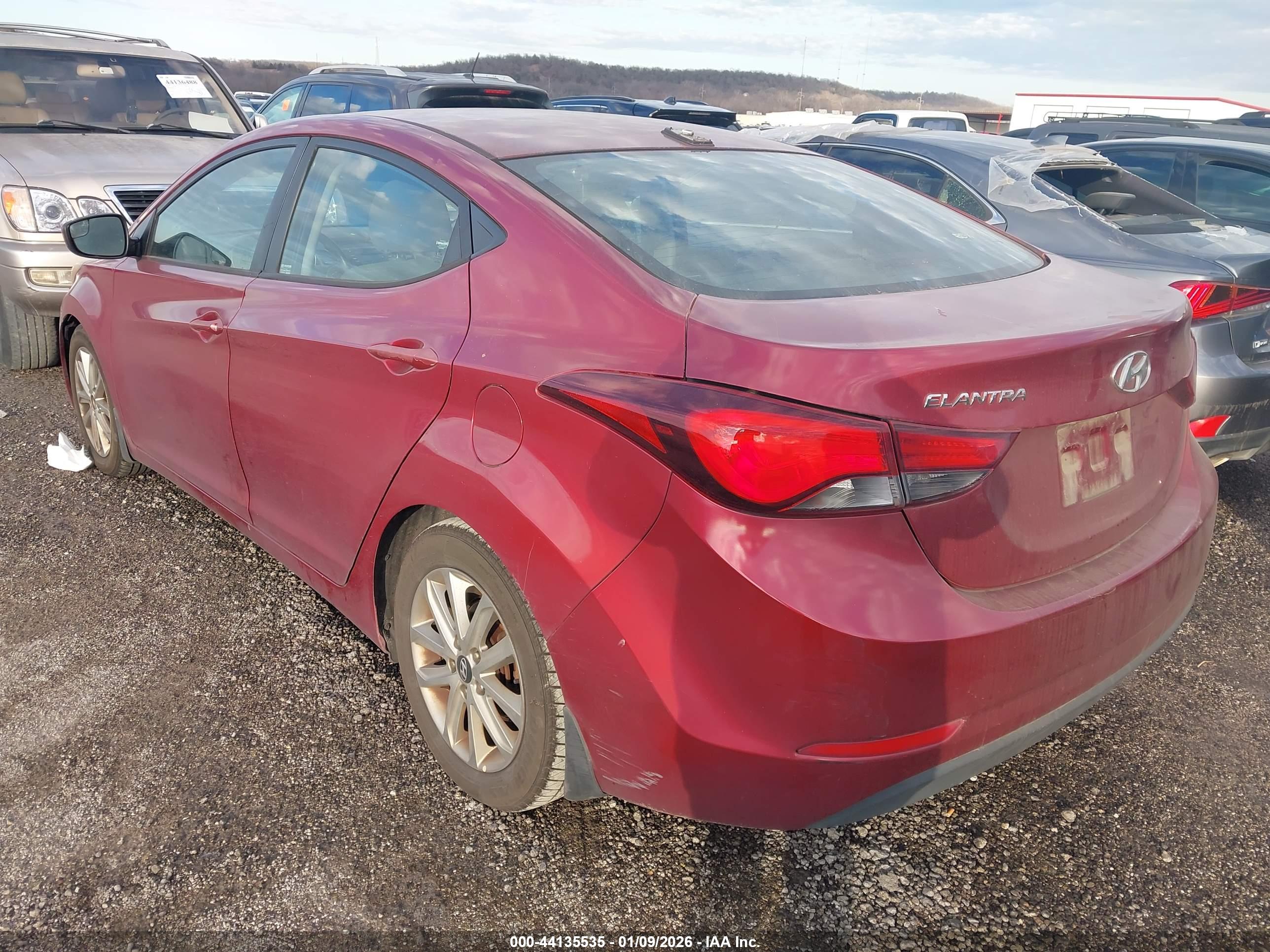 HYUNDAI ELANTRA image 3