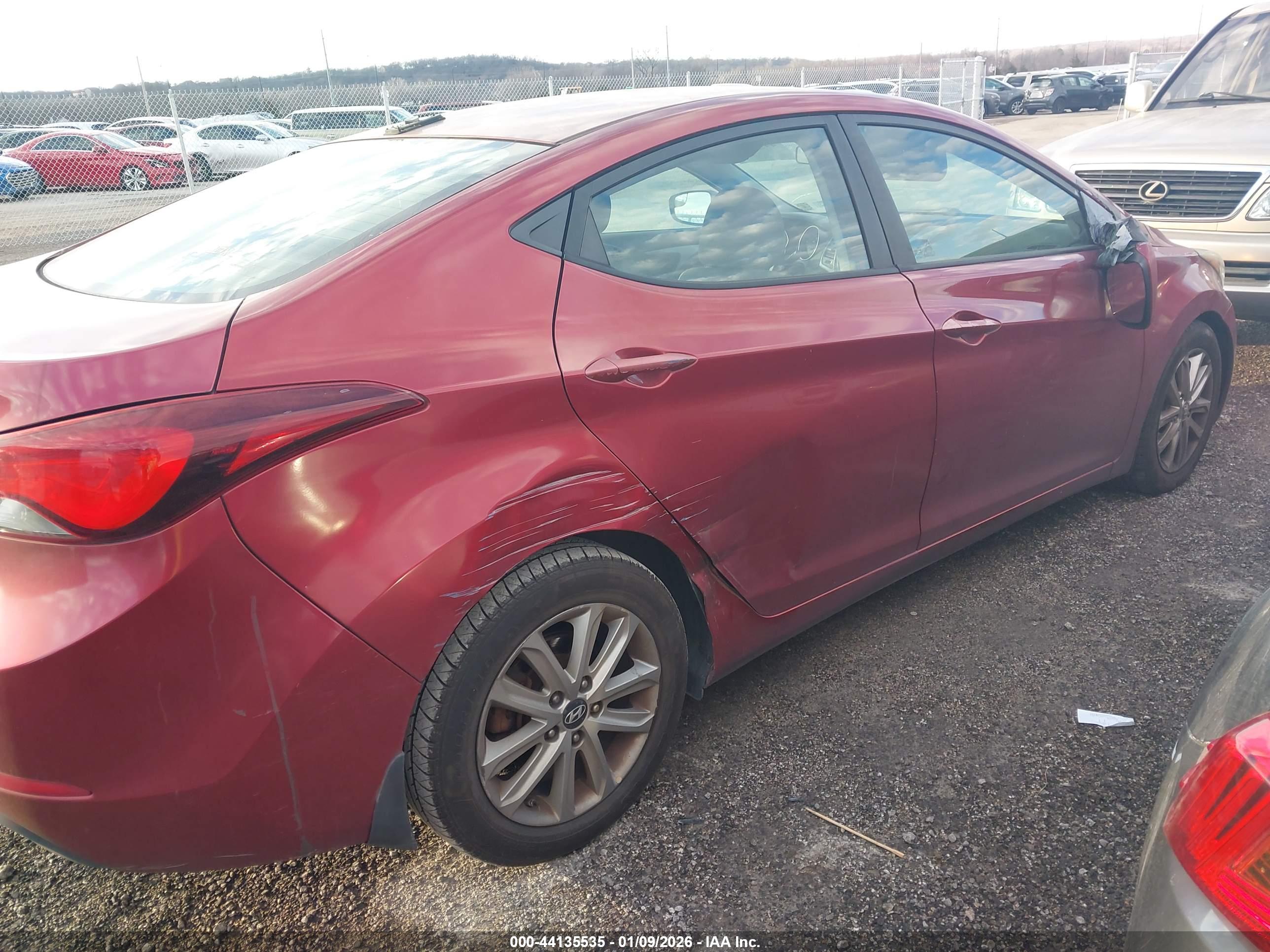 HYUNDAI ELANTRA image 4
