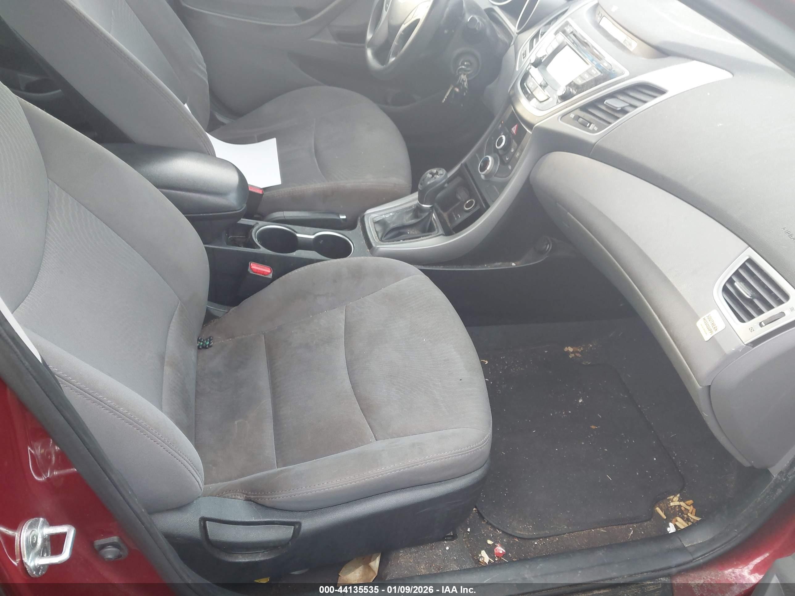 HYUNDAI ELANTRA image 5