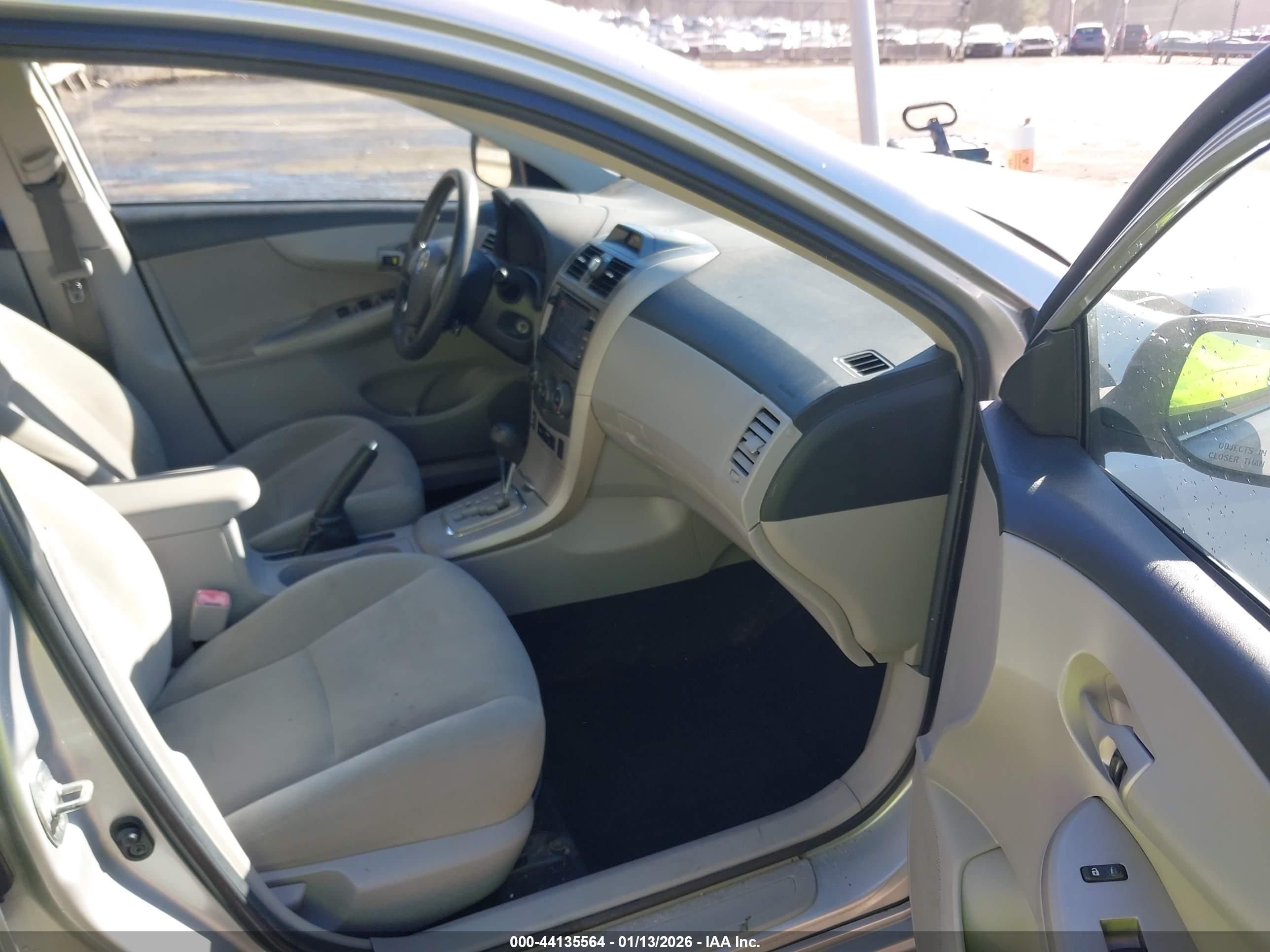 TOYOTA COROLLA image 5