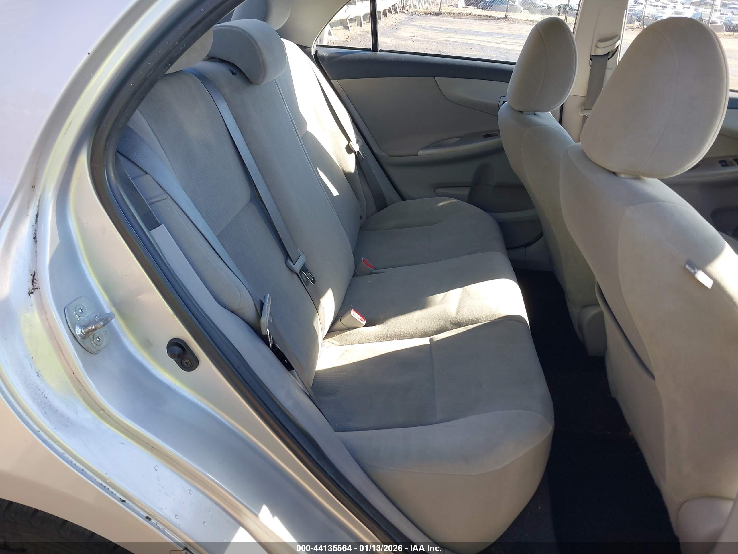 TOYOTA COROLLA image 8