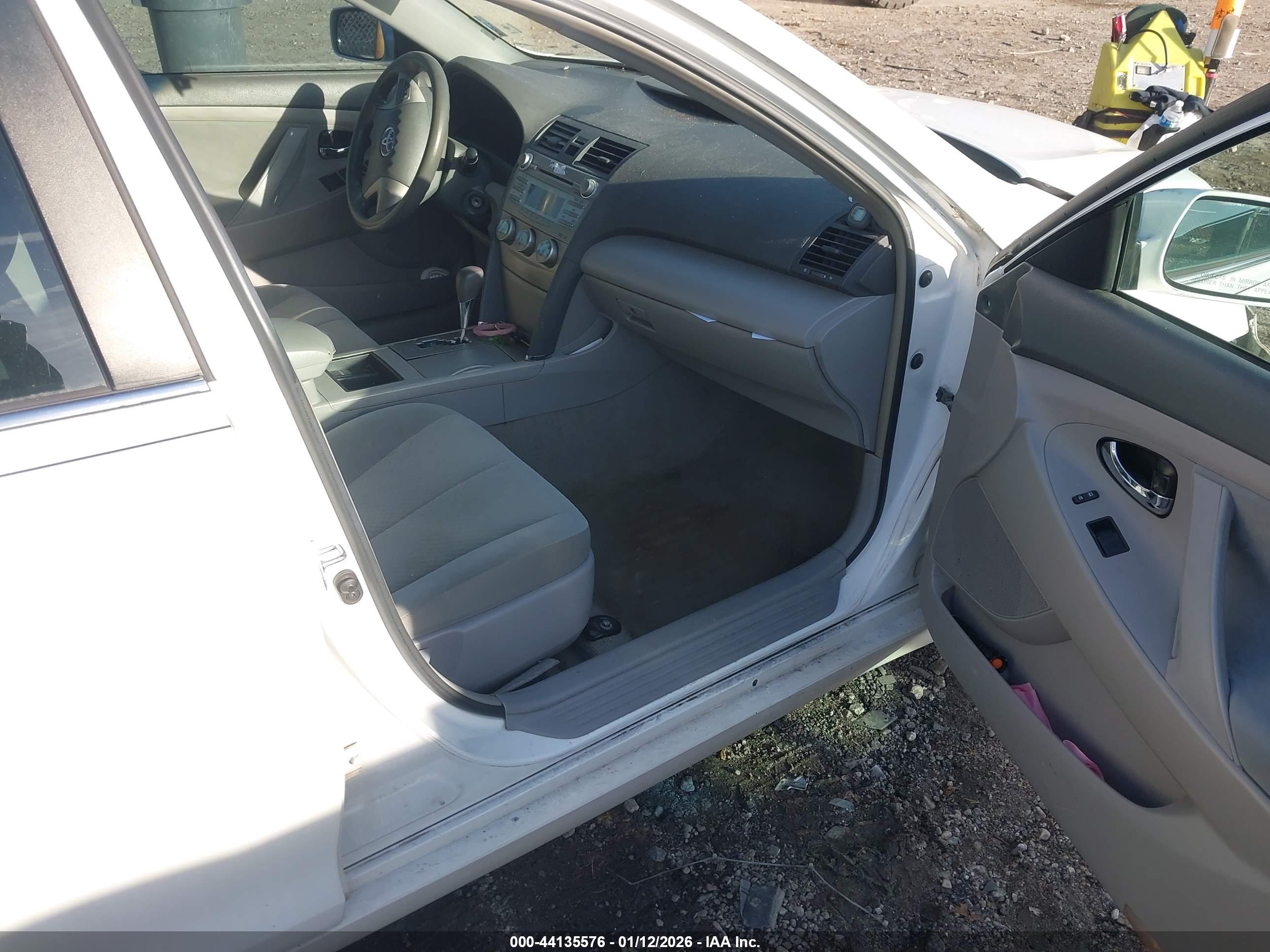 TOYOTA CAMRY image 5