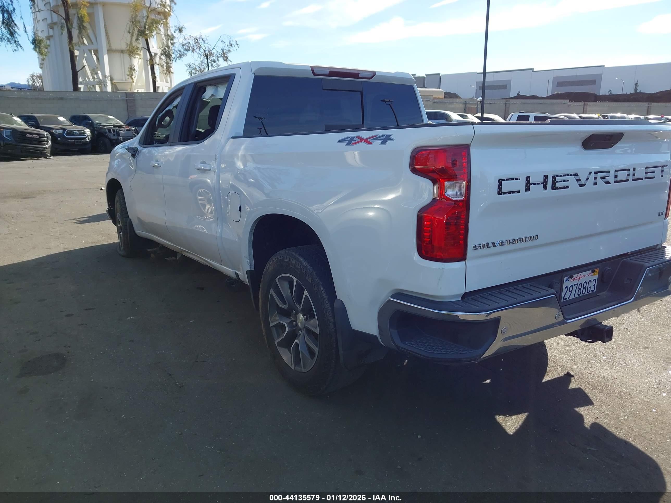 CHEVROLET SILVERADO image 3
