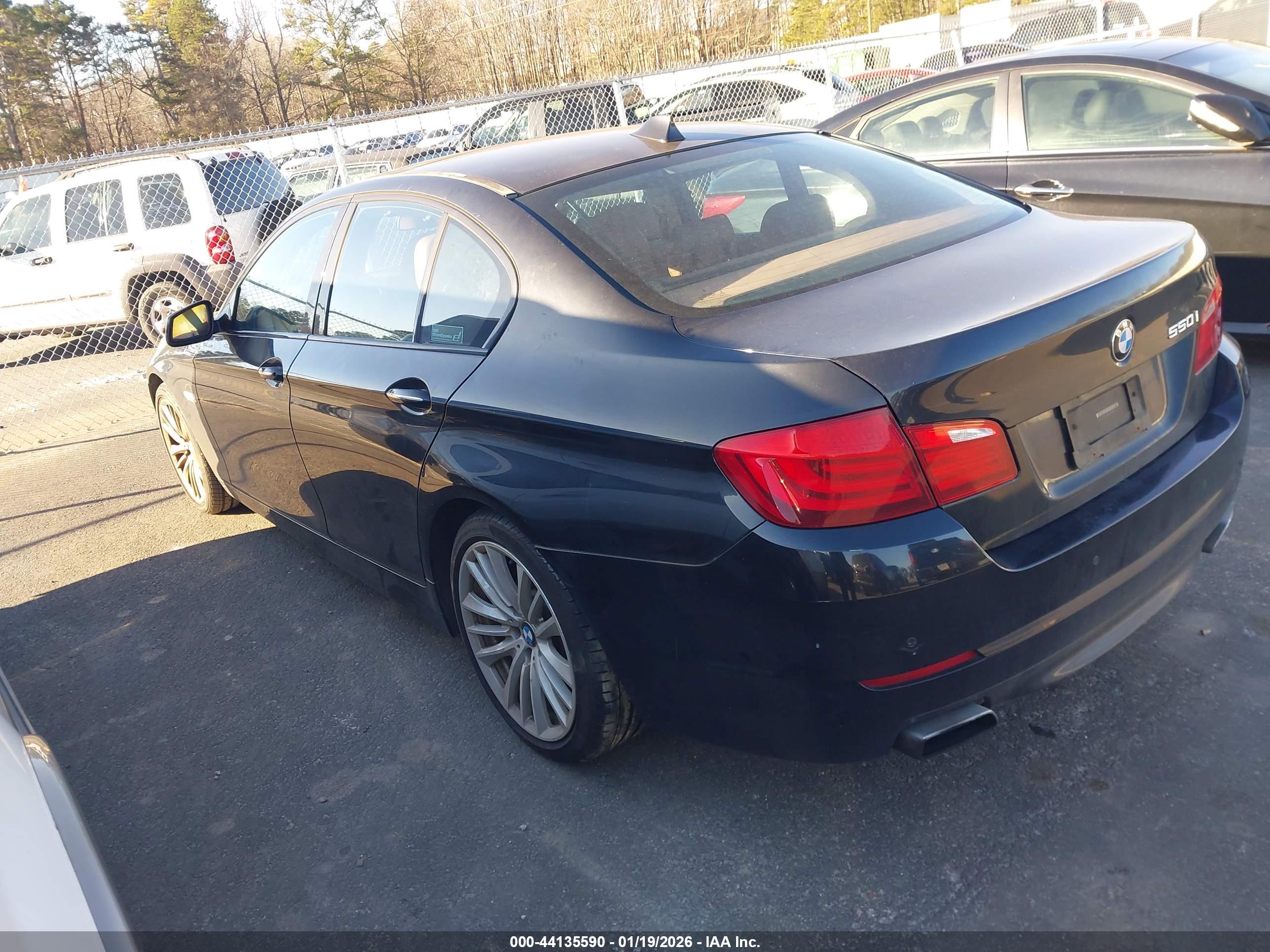 BMW 550I image 3