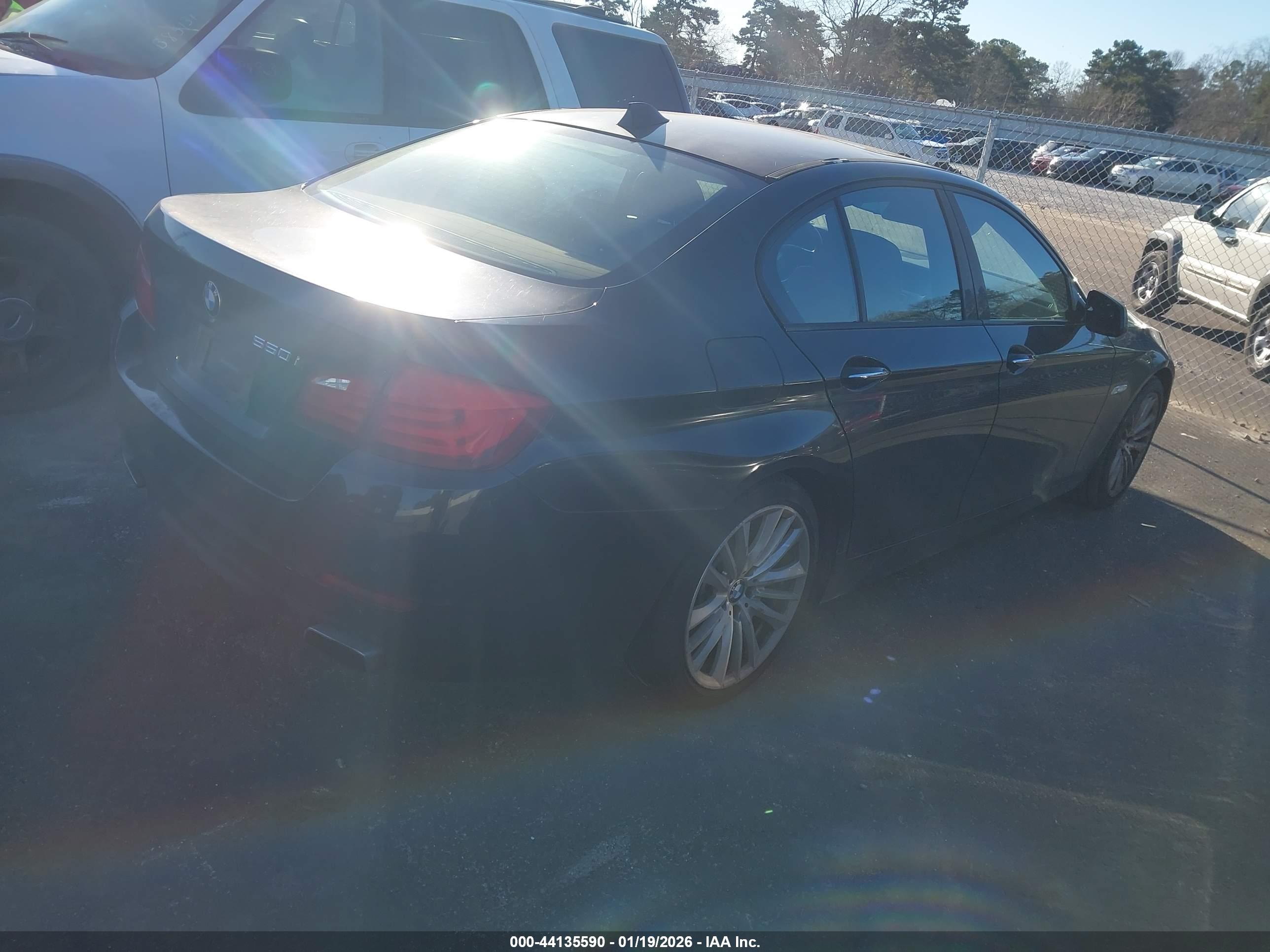BMW 550I image 4
