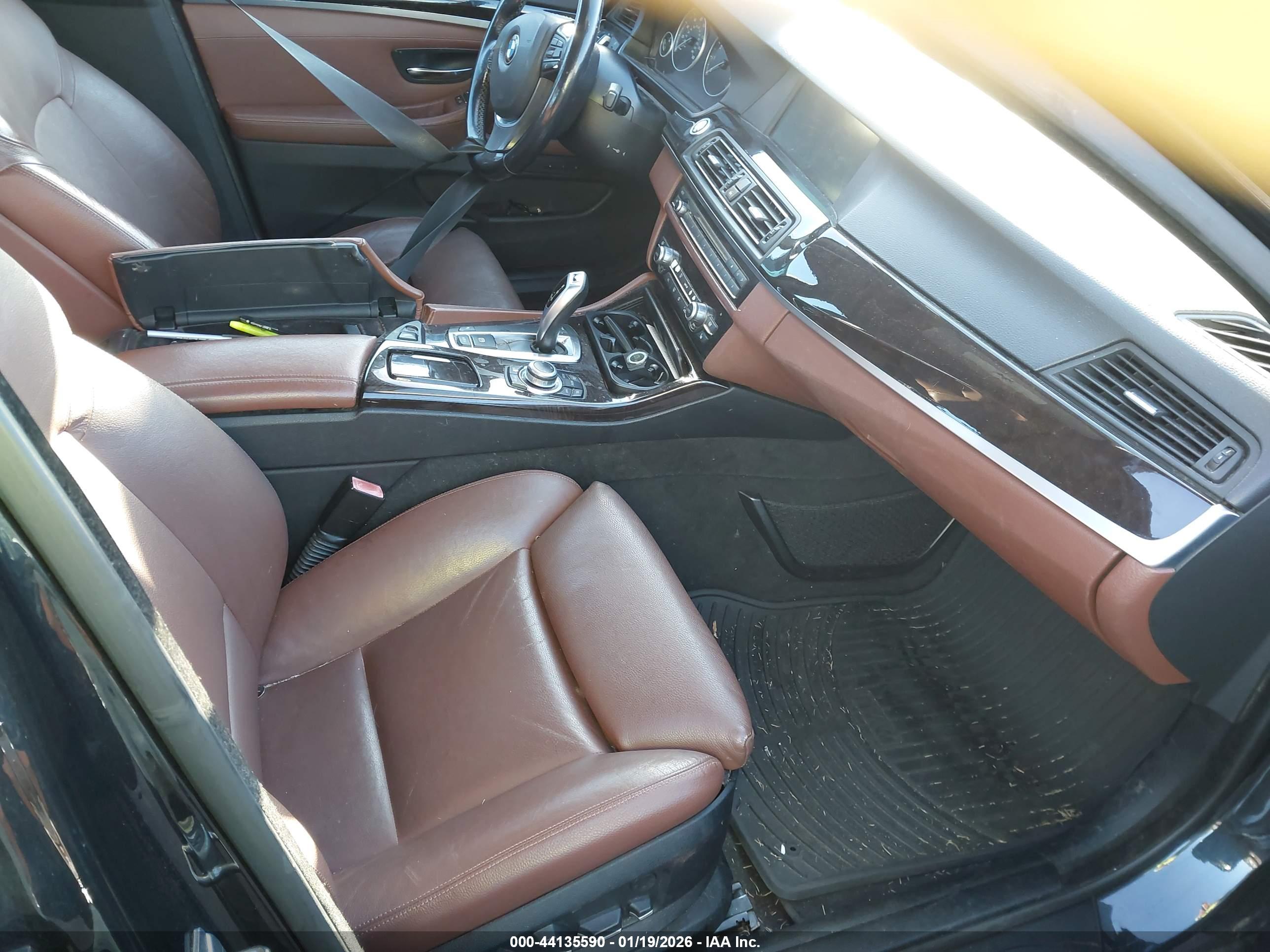 BMW 550I image 5