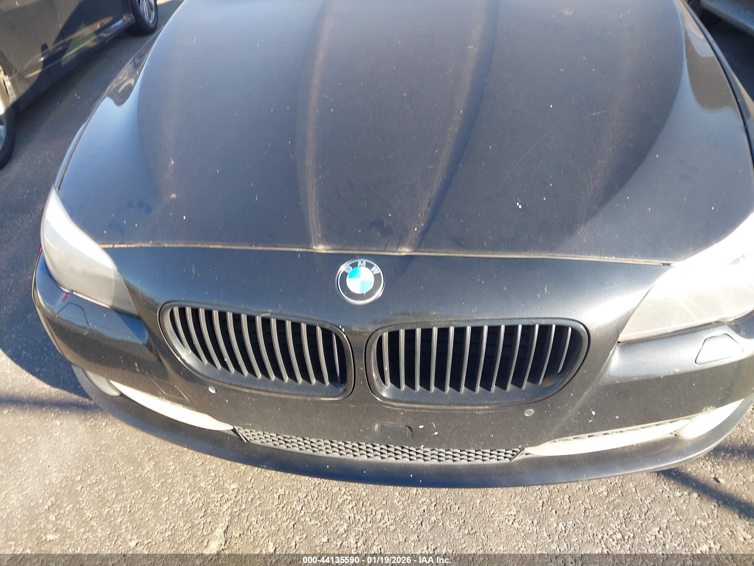 BMW 550I image 6