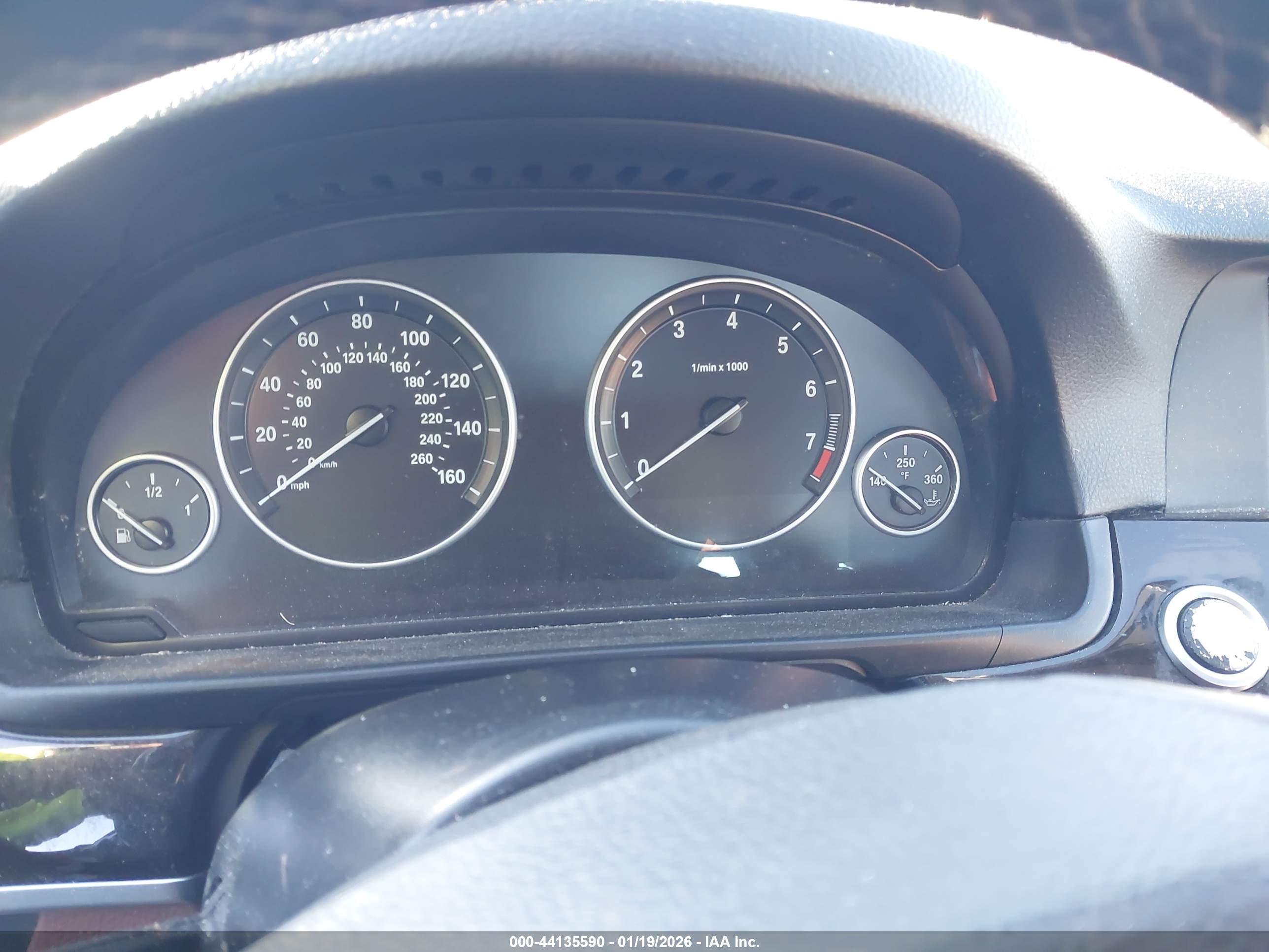 BMW 550I image 7