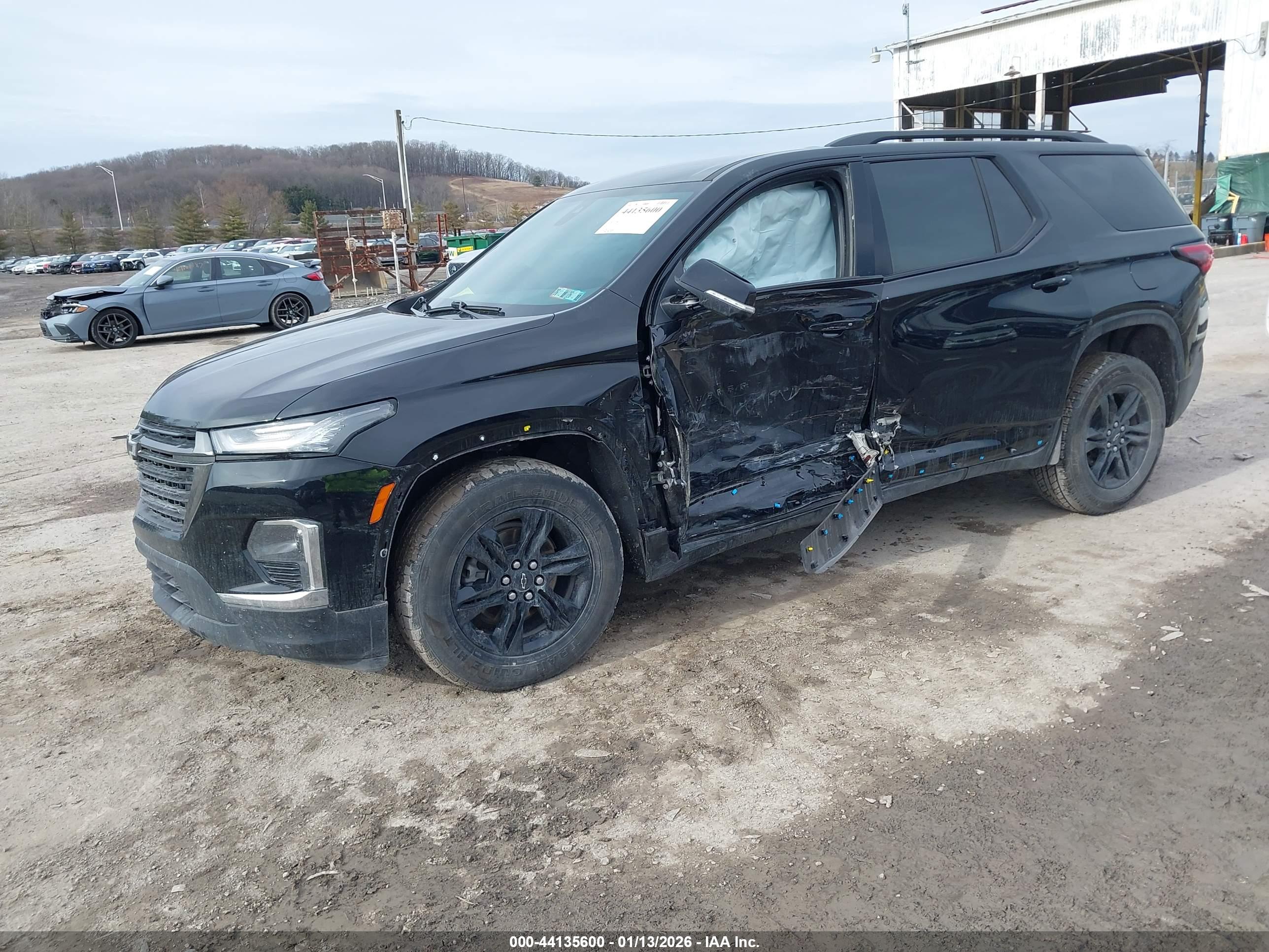 CHEVROLET TRAVERSE image 2