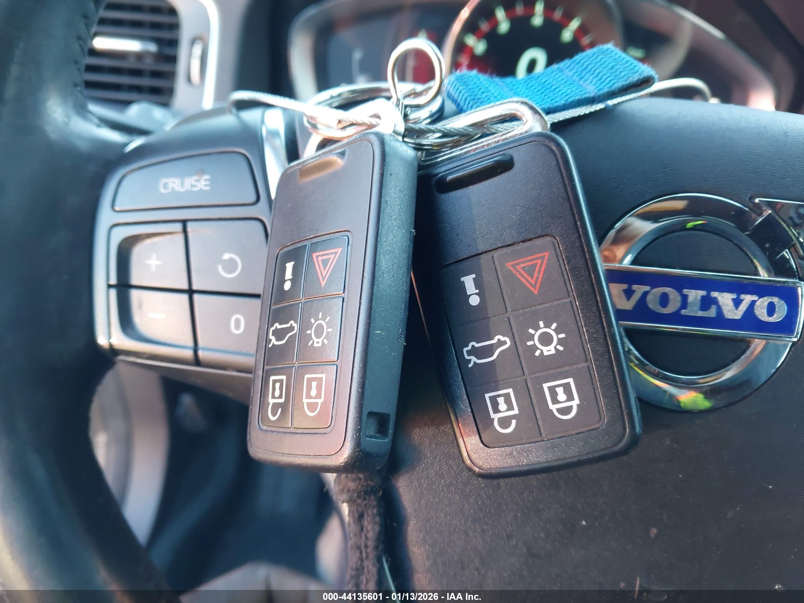VOLVO S60 image 11