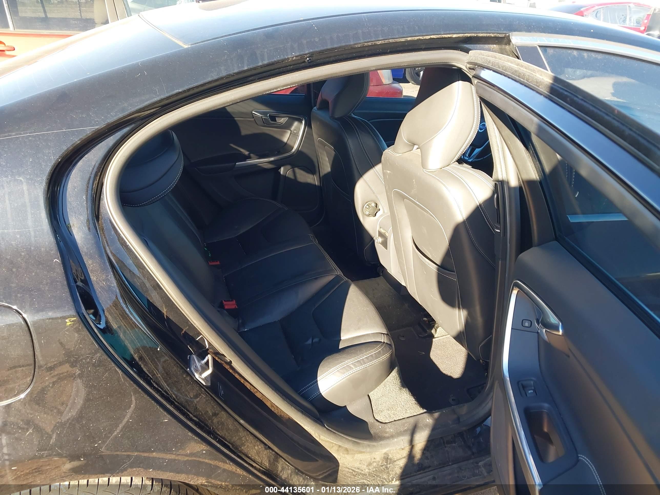 VOLVO S60 image 8