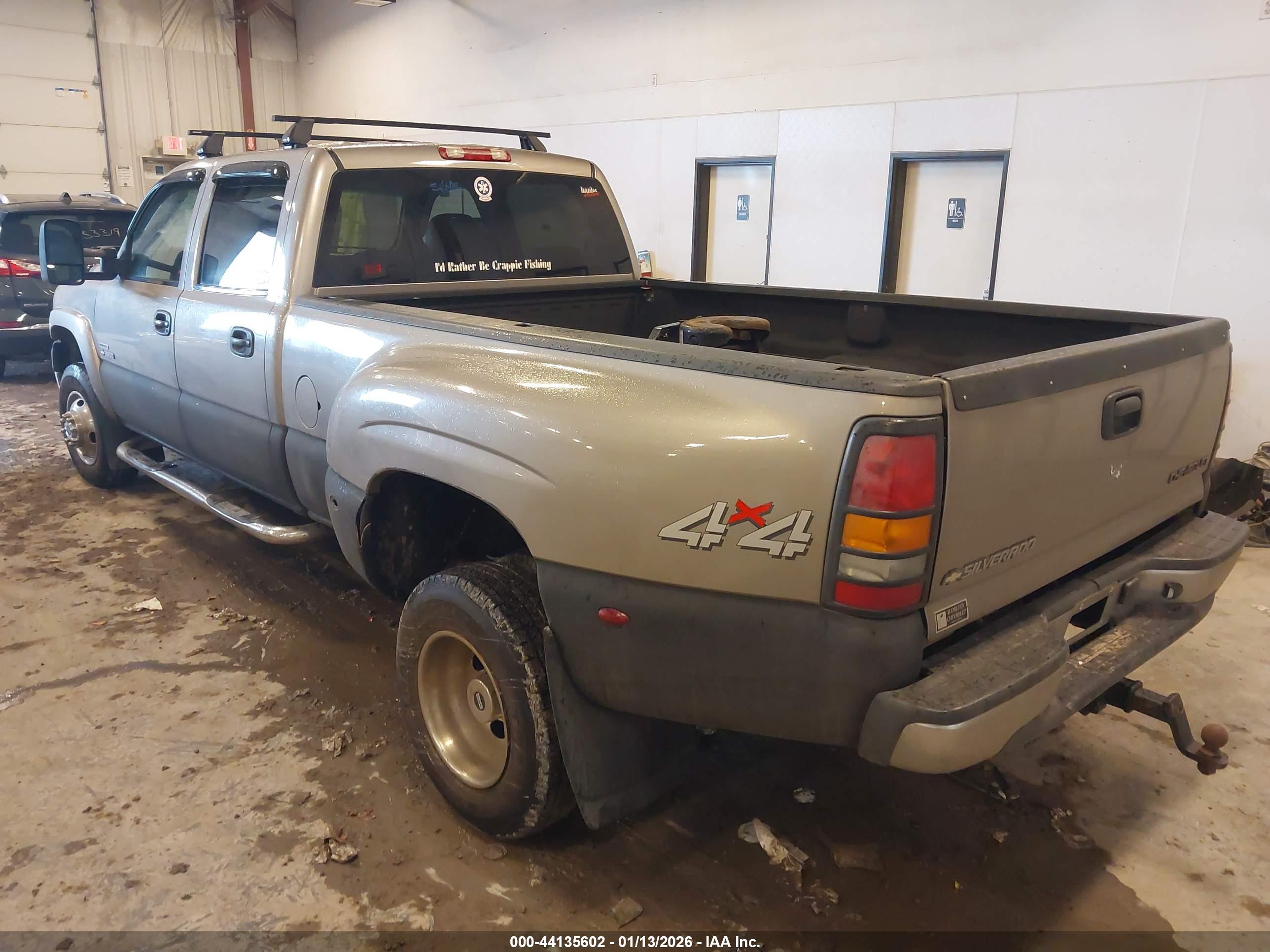 CHEVROLET SILVERADO image 3