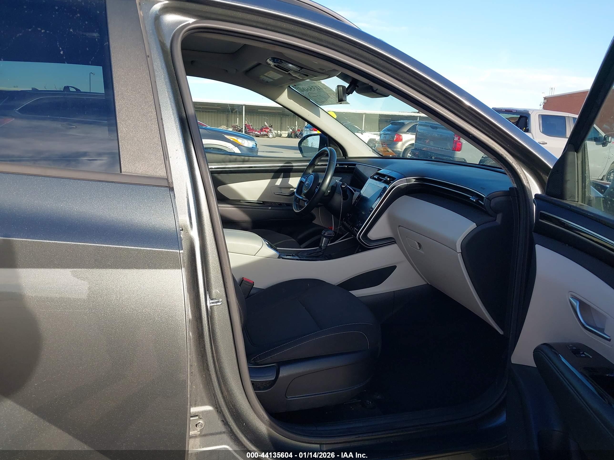 HYUNDAI TUCSON image 5
